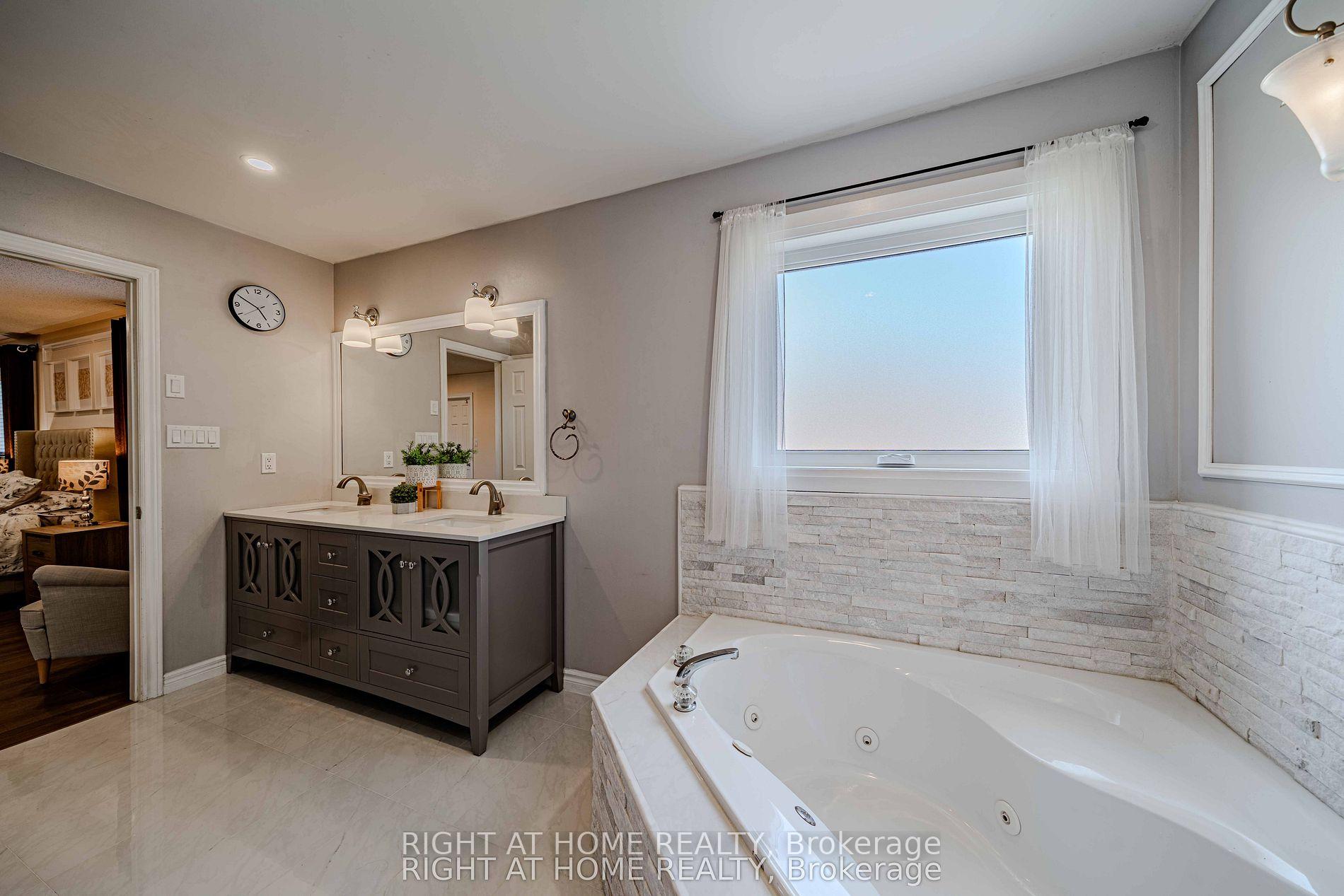 Photo 26 of 111 Forecastle Road, Vaughan, Patterson — HOMEH