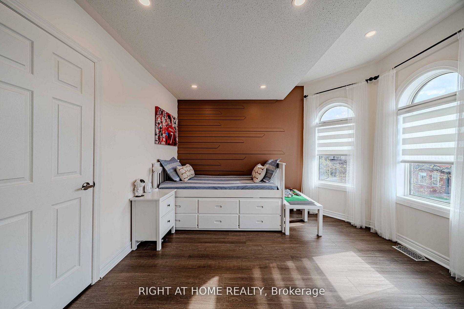 Photo 33 of 111 Forecastle Road, Vaughan, Patterson — HOMEH