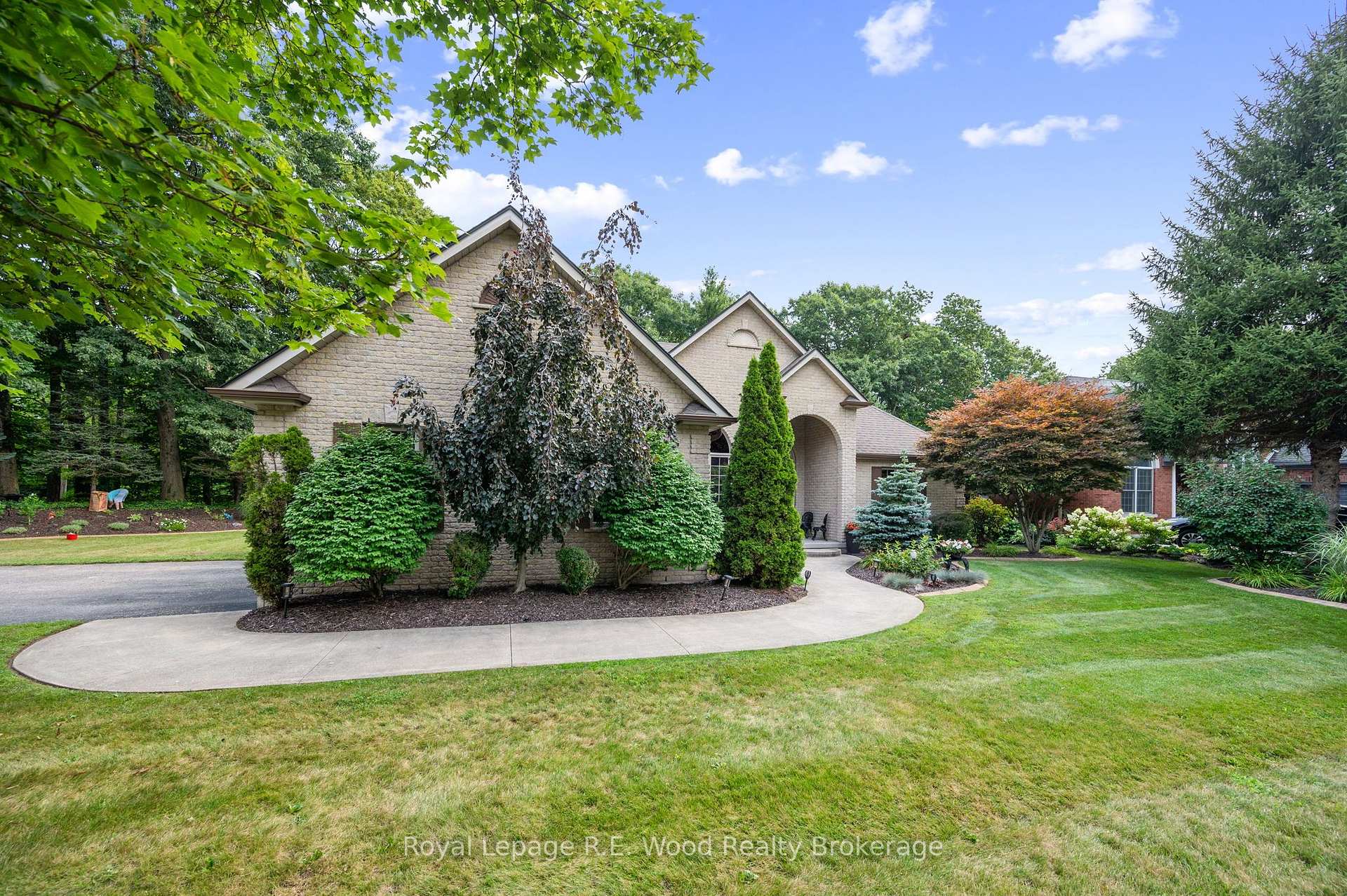 Photo 2 of 2 Whispering Pine Lane, Tillsonburg — HOMEH