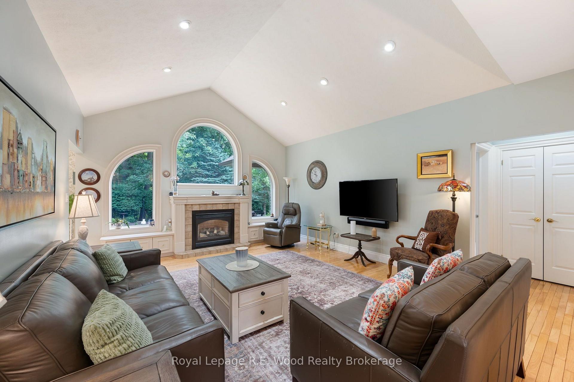 Photo 11 of 2 Whispering Pine Lane, Tillsonburg — HOMEH