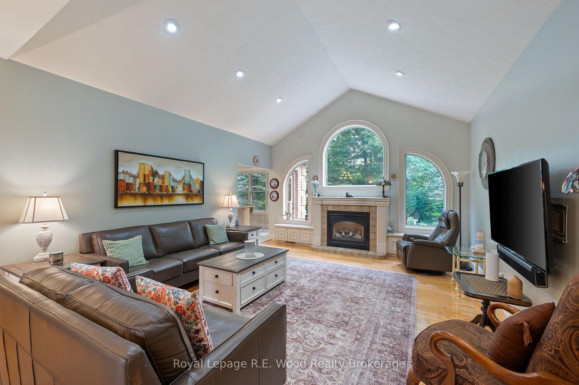 Photo 12 of 2 Whispering Pine Lane, Tillsonburg — HOMEH