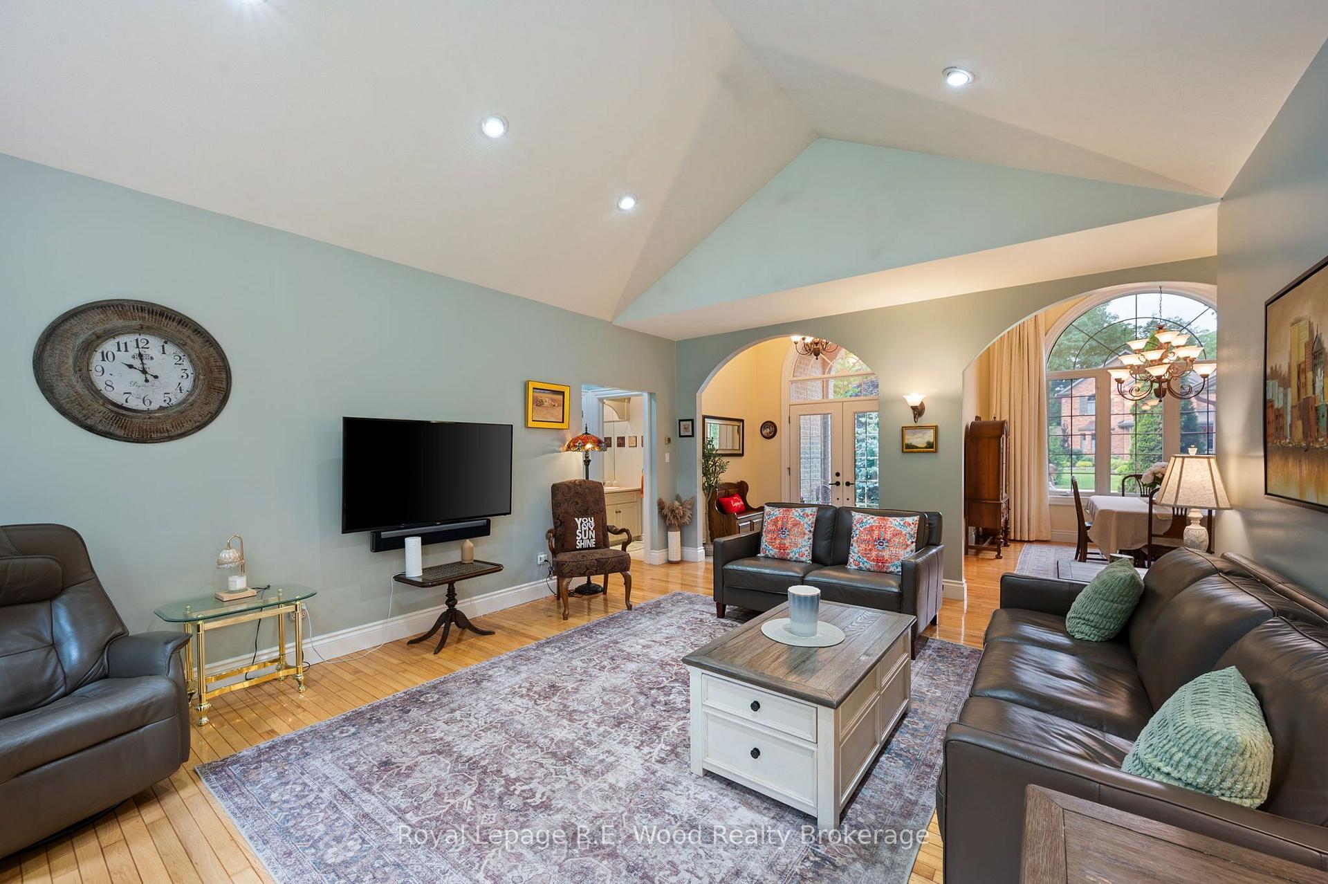 Photo 13 of 2 Whispering Pine Lane, Tillsonburg — HOMEH