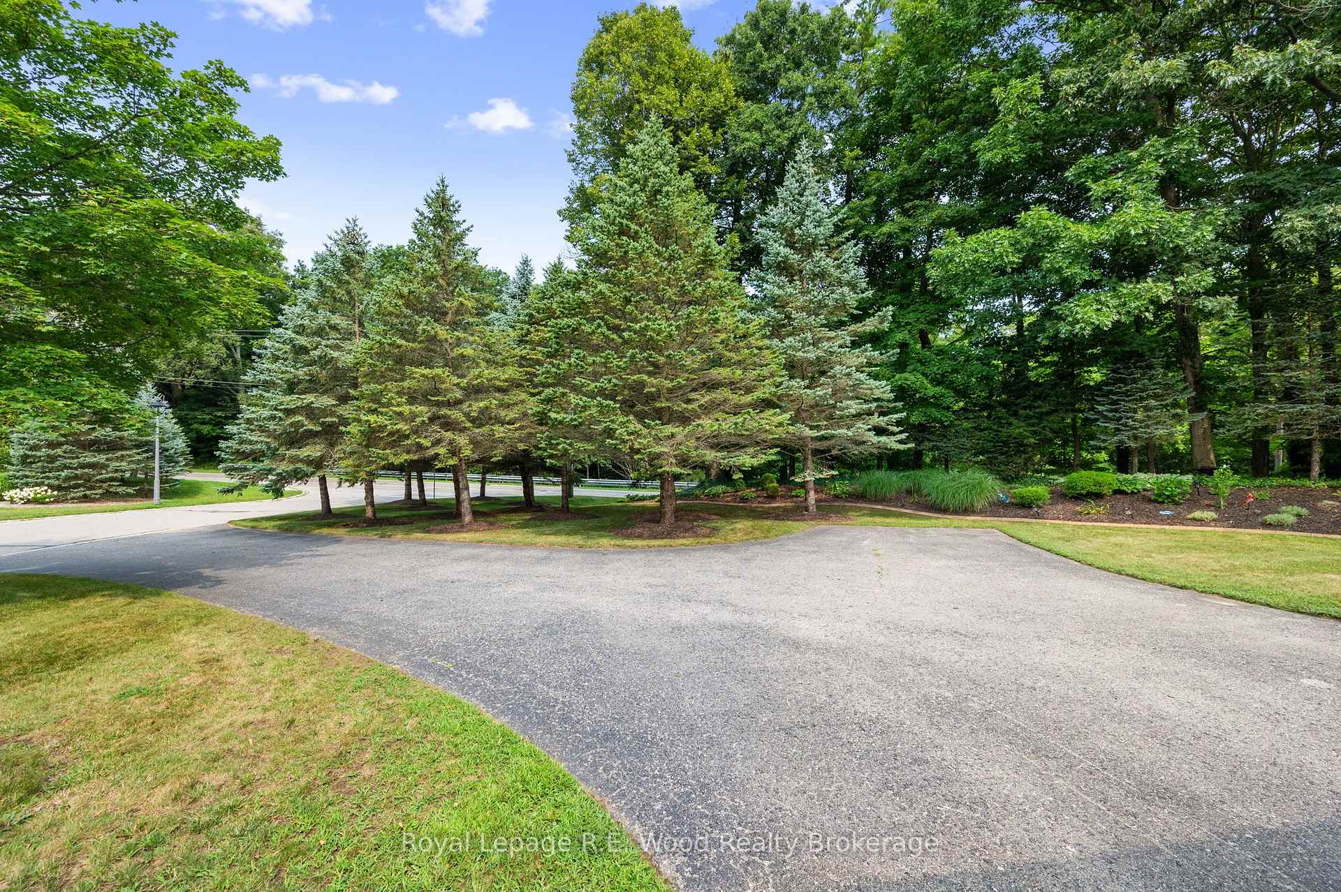 Photo 47 of 2 Whispering Pine Lane, Tillsonburg — HOMEH