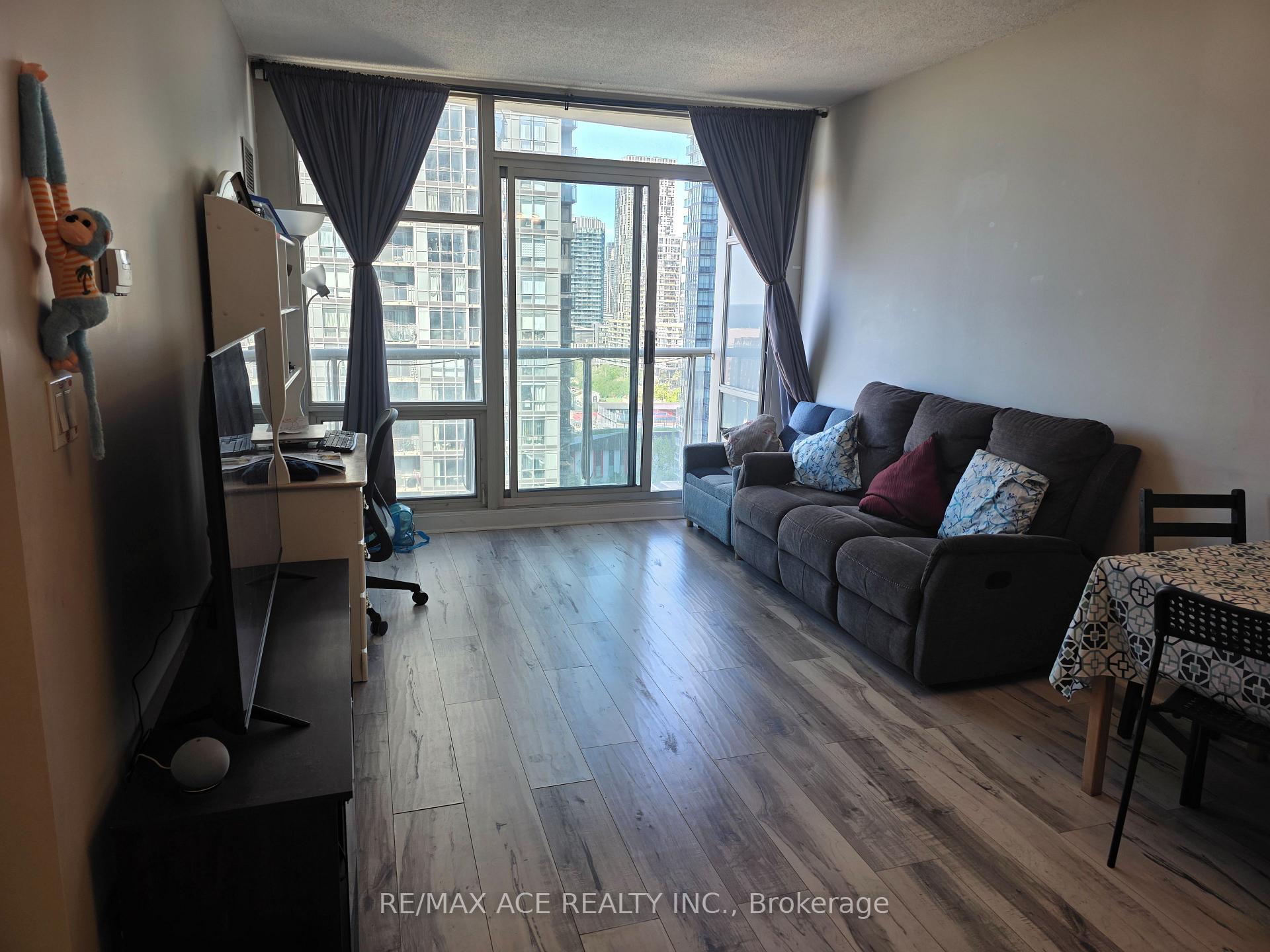 Photo 3 of Unit 1801, 35 Mariner Terrace, Toronto, Waterfront Communities — HOMEH