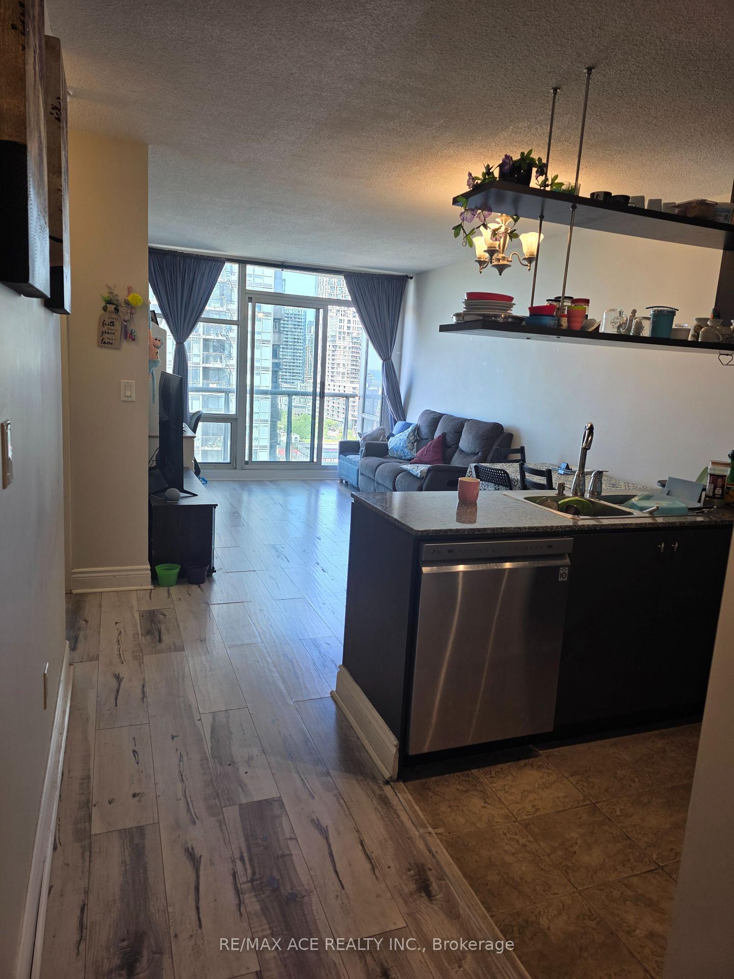 Photo 4 of Unit 1801, 35 Mariner Terrace, Toronto, Waterfront Communities — HOMEH