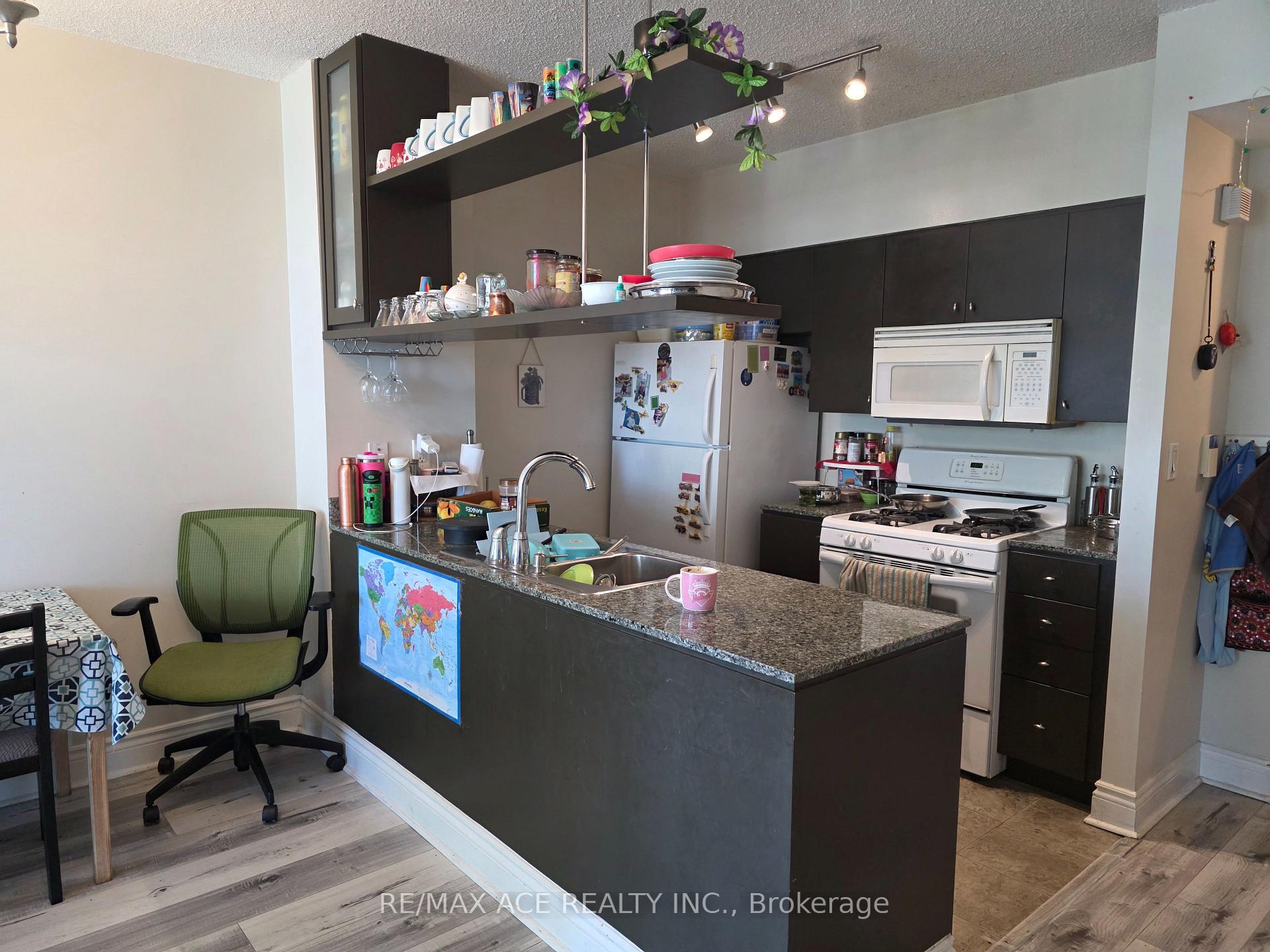 Photo 5 of Unit 1801, 35 Mariner Terrace, Toronto, Waterfront Communities — HOMEH