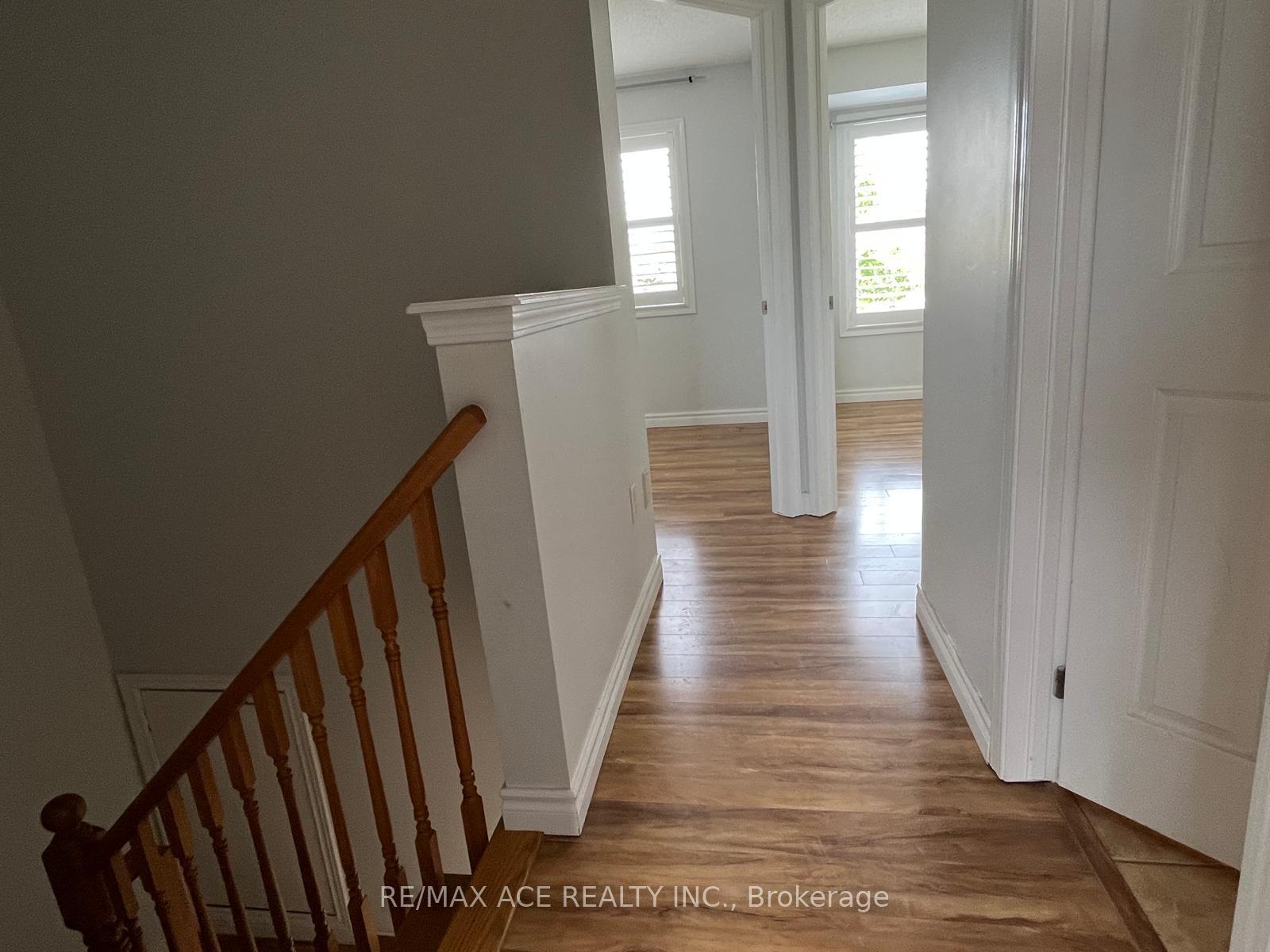 Photo 8 of 46 Gas Lamp Lane, Markham, Cornell — HOMEH