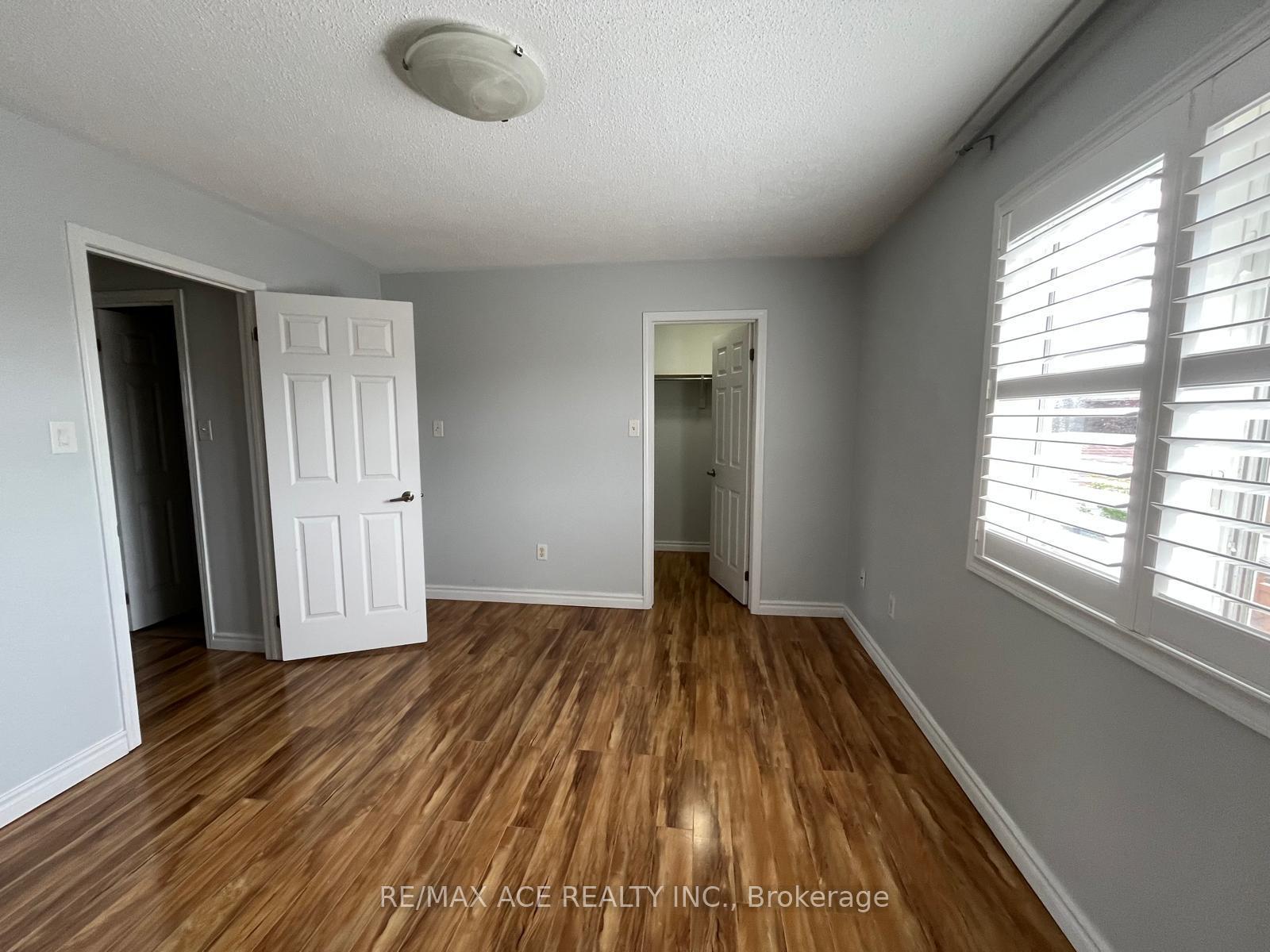 Photo 12 of 46 Gas Lamp Lane, Markham, Cornell — HOMEH