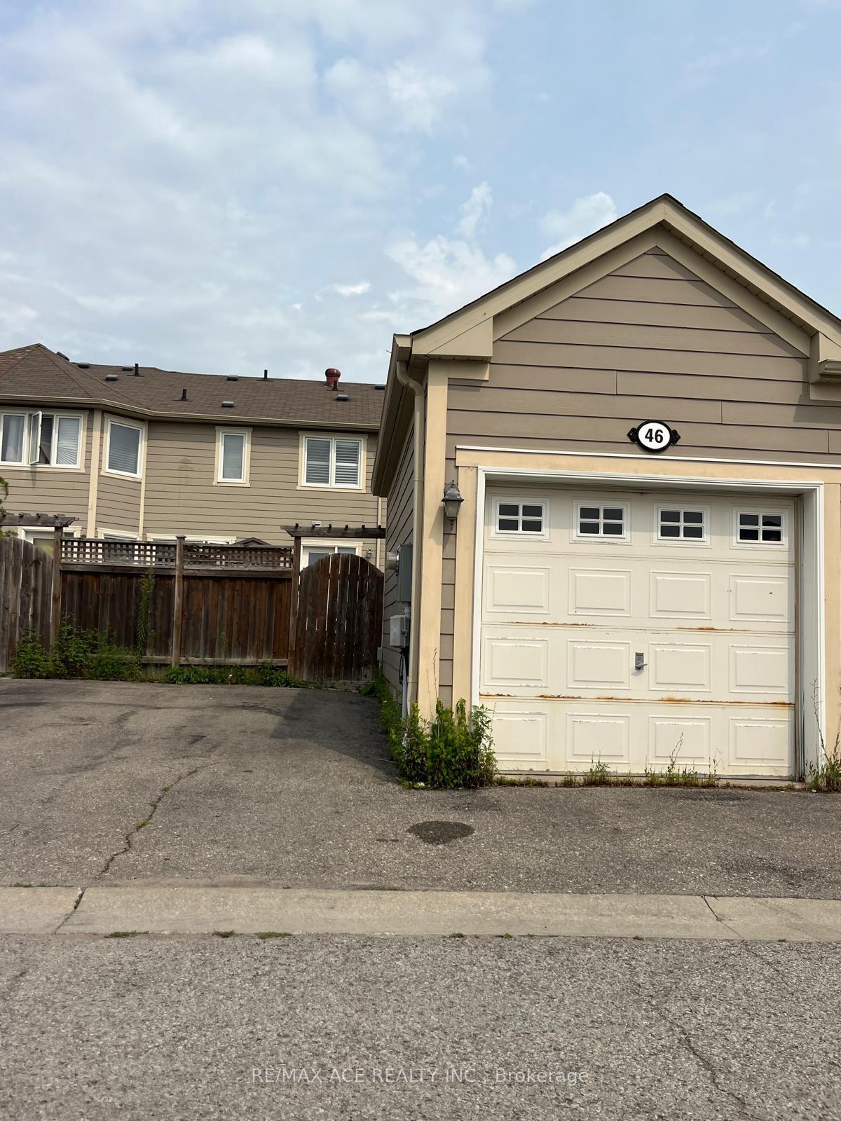 Photo 17 of 46 Gas Lamp Lane, Markham, Cornell — HOMEH