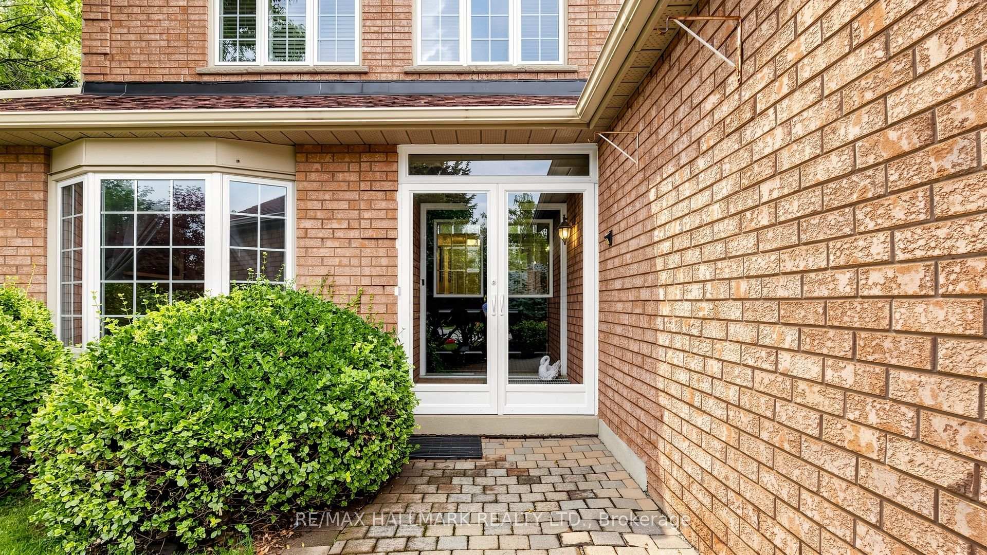 Photo 2 of 28 Delancey Crescent, Markham, Markville — HOMEH