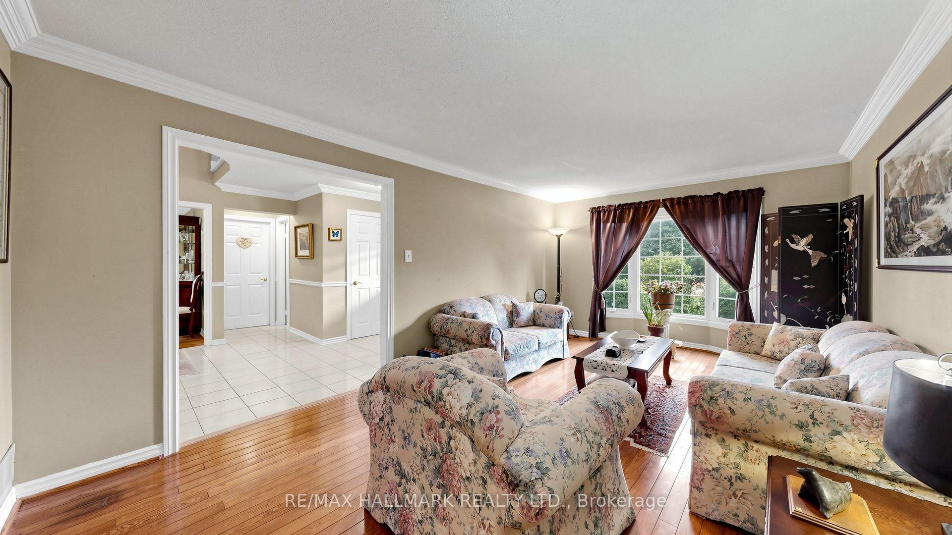 Photo 4 of 28 Delancey Crescent, Markham, Markville — HOMEH