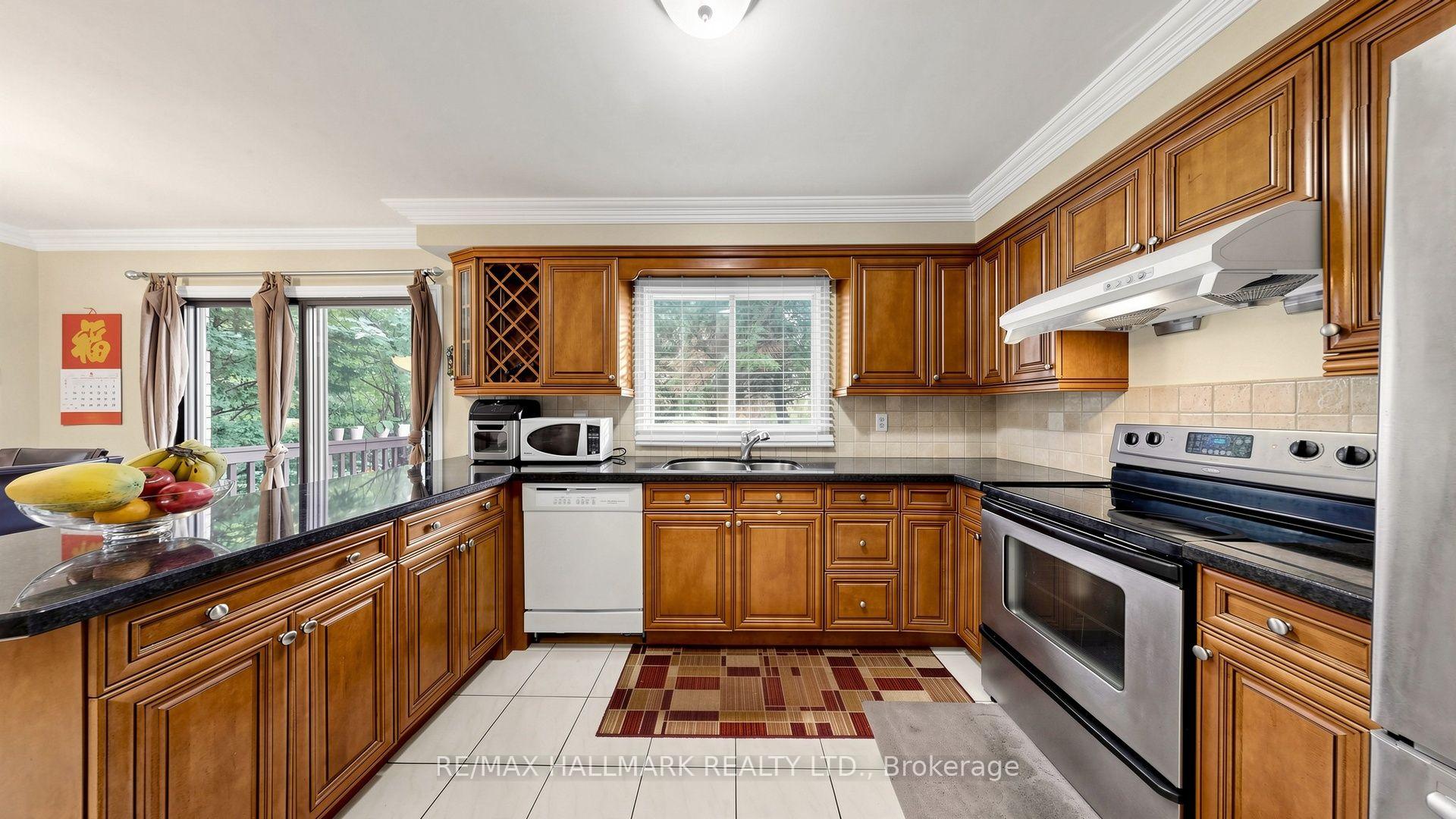 Photo 12 of 28 Delancey Crescent, Markham, Markville — HOMEH