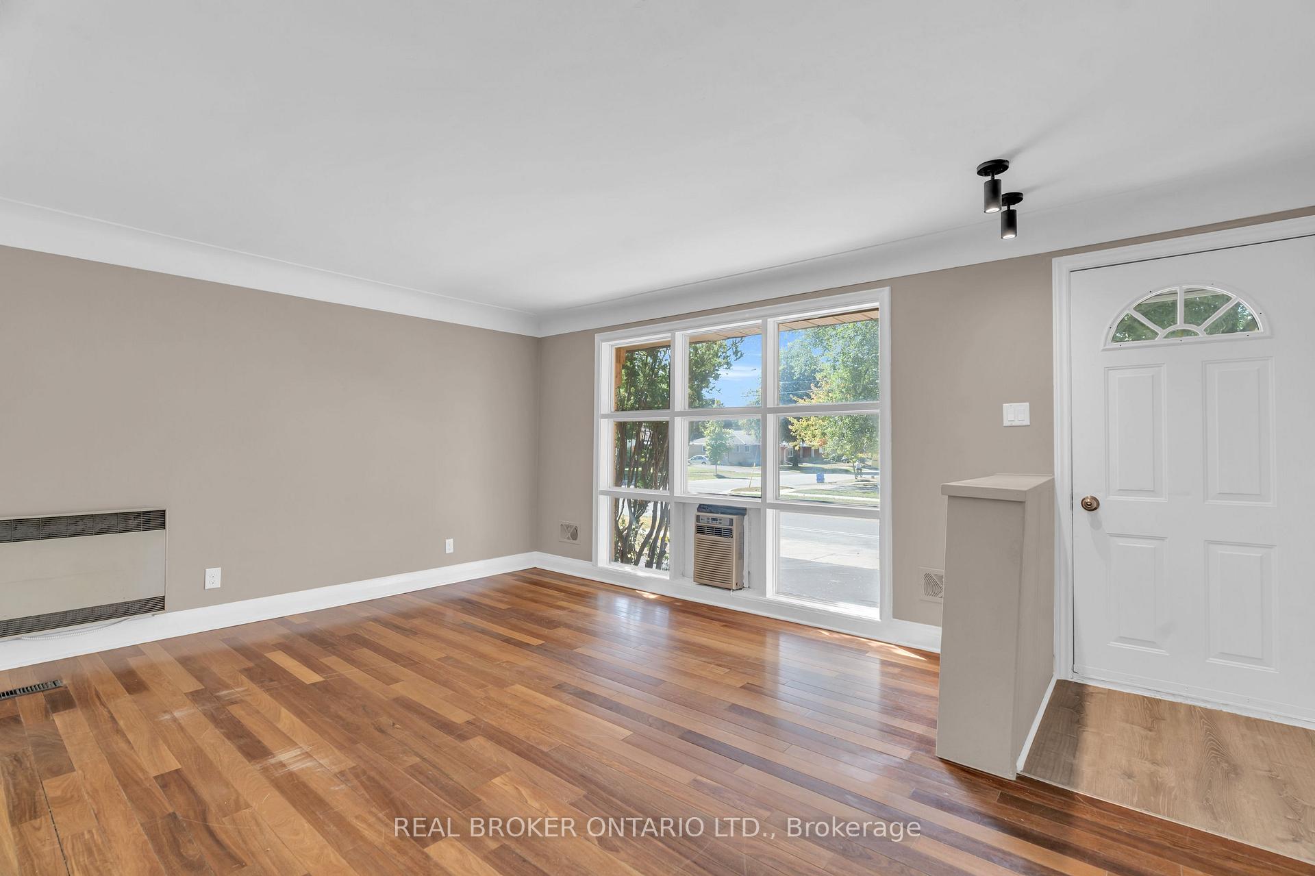 Photo 4 of Unit B, 301 Franklin Street, Kitchener, Stanley Park — HOMEH