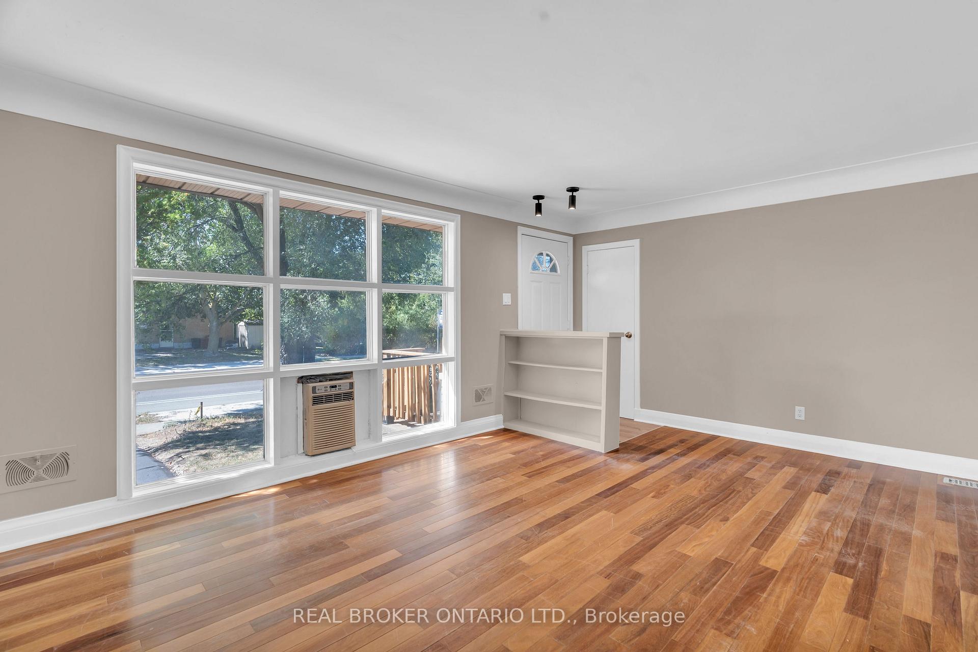 Photo 5 of Unit B, 301 Franklin Street, Kitchener, Stanley Park — HOMEH