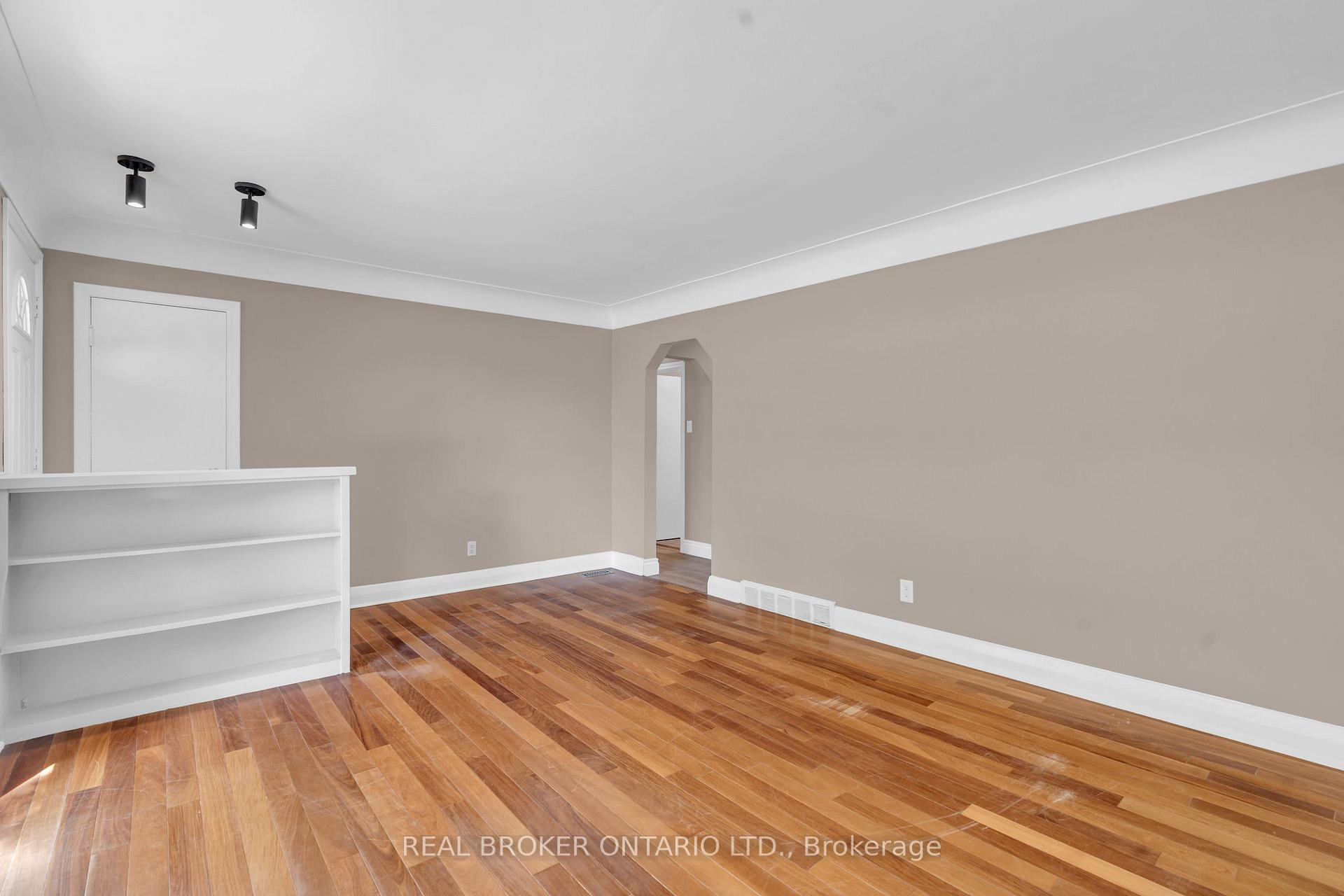 Photo 6 of Unit B, 301 Franklin Street, Kitchener, Stanley Park — HOMEH