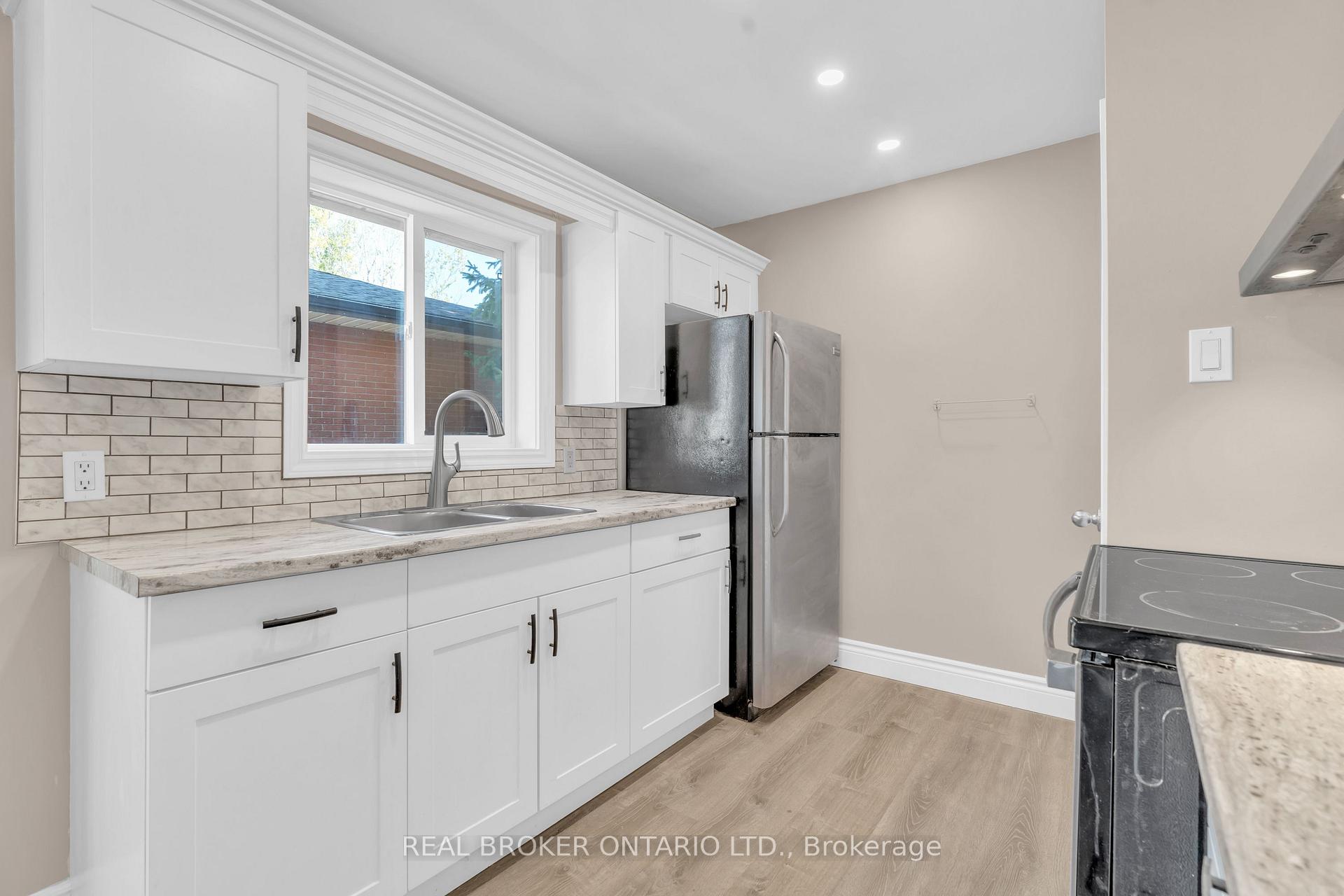 Photo 8 of Unit B, 301 Franklin Street, Kitchener, Stanley Park — HOMEH