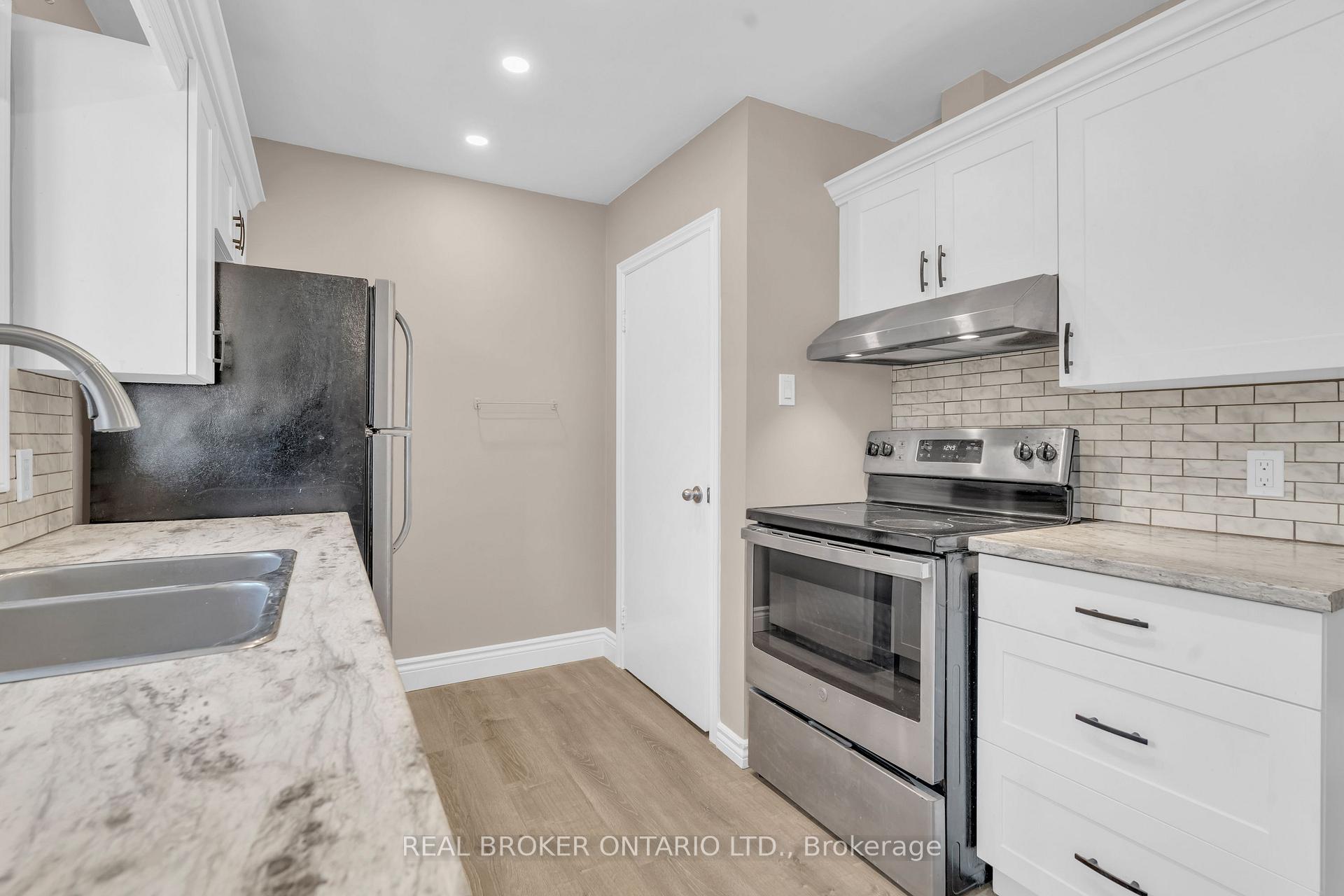 Photo 9 of Unit B, 301 Franklin Street, Kitchener, Stanley Park — HOMEH