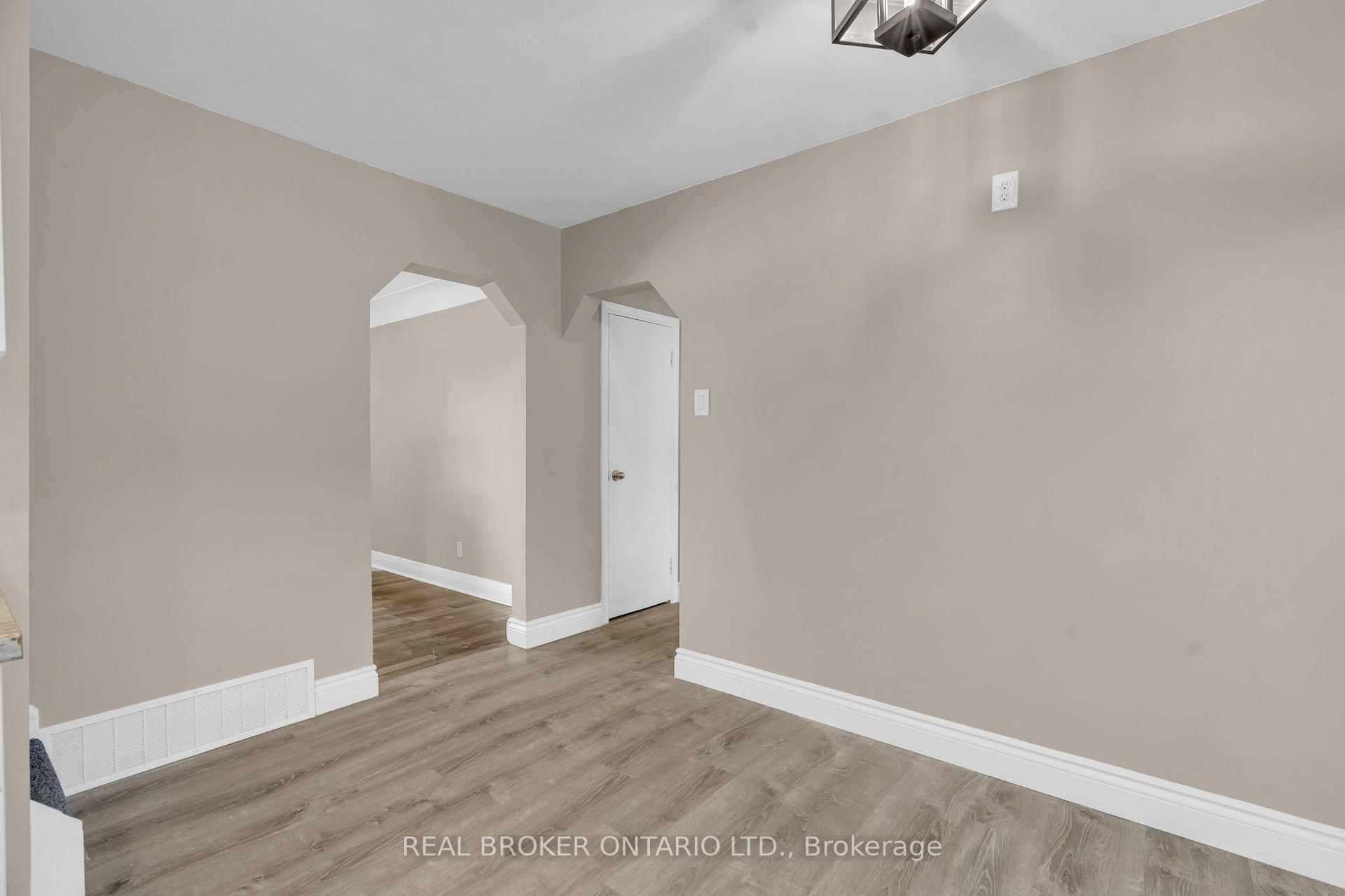 Photo 10 of Unit B, 301 Franklin Street, Kitchener, Stanley Park — HOMEH