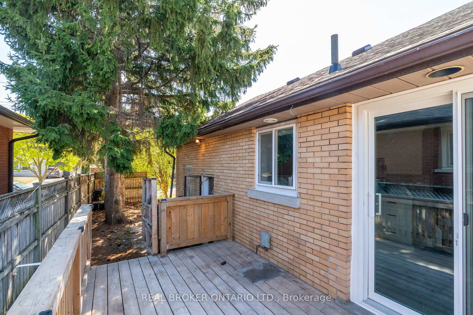 Photo 19 of Unit B, 301 Franklin Street, Kitchener, Stanley Park — HOMEH