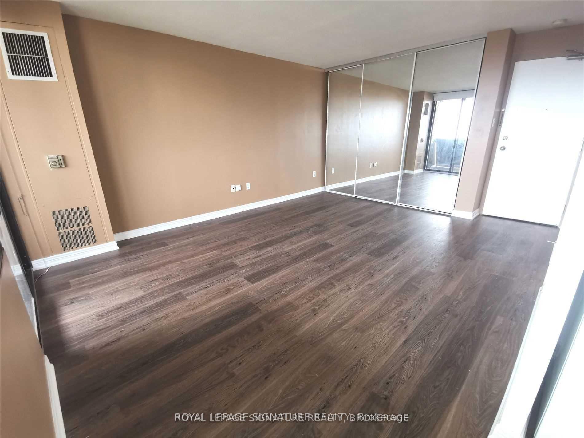 Photo 11 of Unit 1606, 720 Spadina Avenue, Toronto, University — HOMEH
