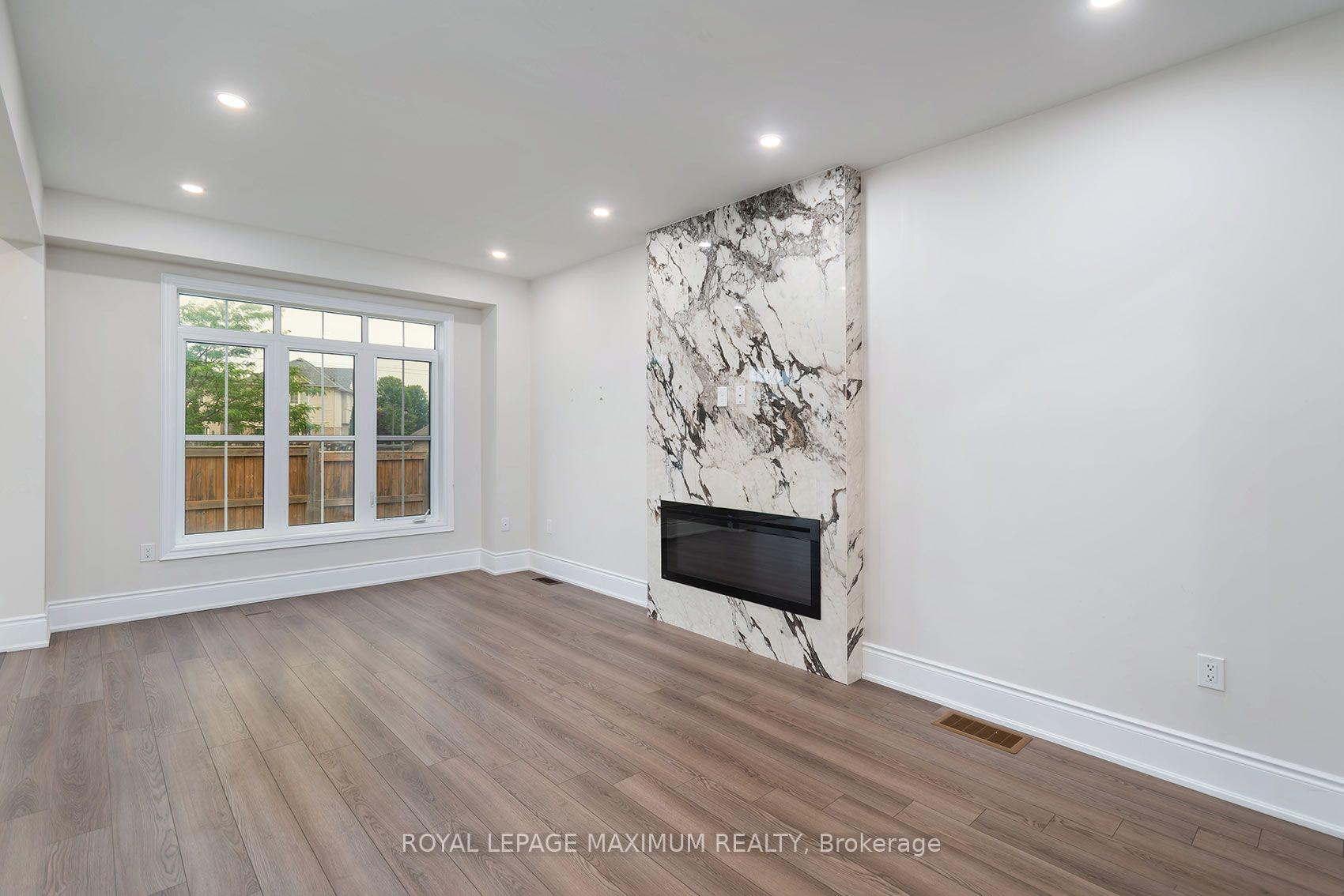 Photo 3 of 17 Brent Crescent, Clarington, Bowmanville — HOMEH