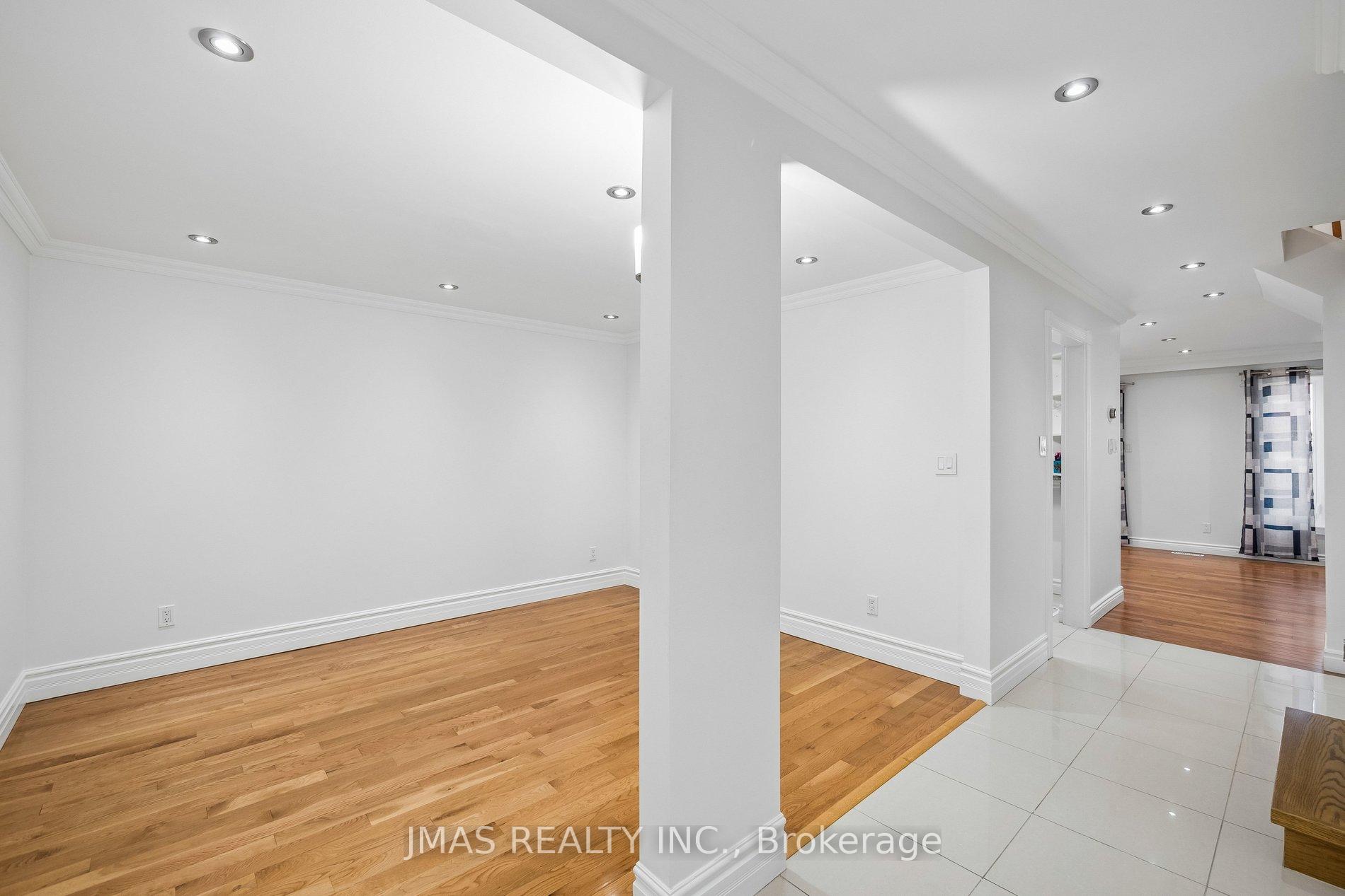 Photo 5 of 44 Ingram Road, Markham, Milliken Mills East — HOMEH