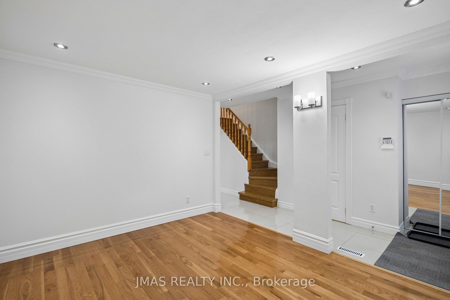 Photo 10 of 44 Ingram Road, Markham, Milliken Mills East — HOMEH
