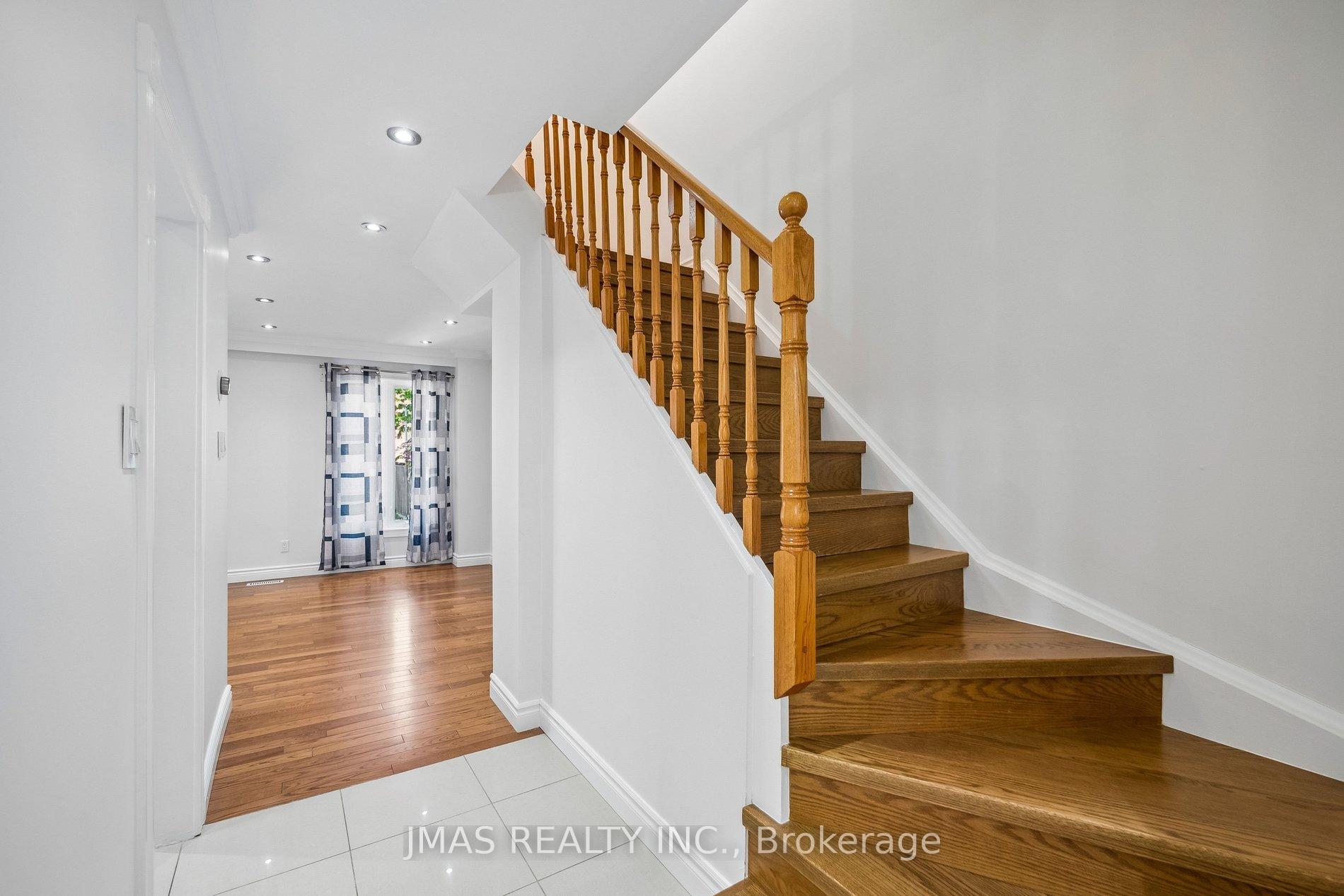 Photo 18 of 44 Ingram Road, Markham, Milliken Mills East — HOMEH