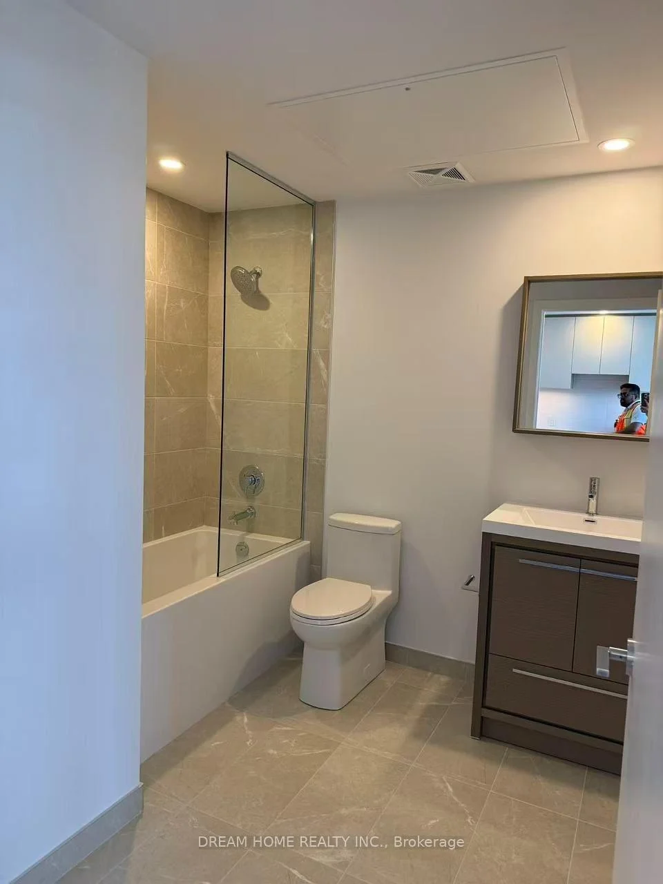 Photo 9 of 21 Meadowdale Road, Vaughan, Concord — HOMEH