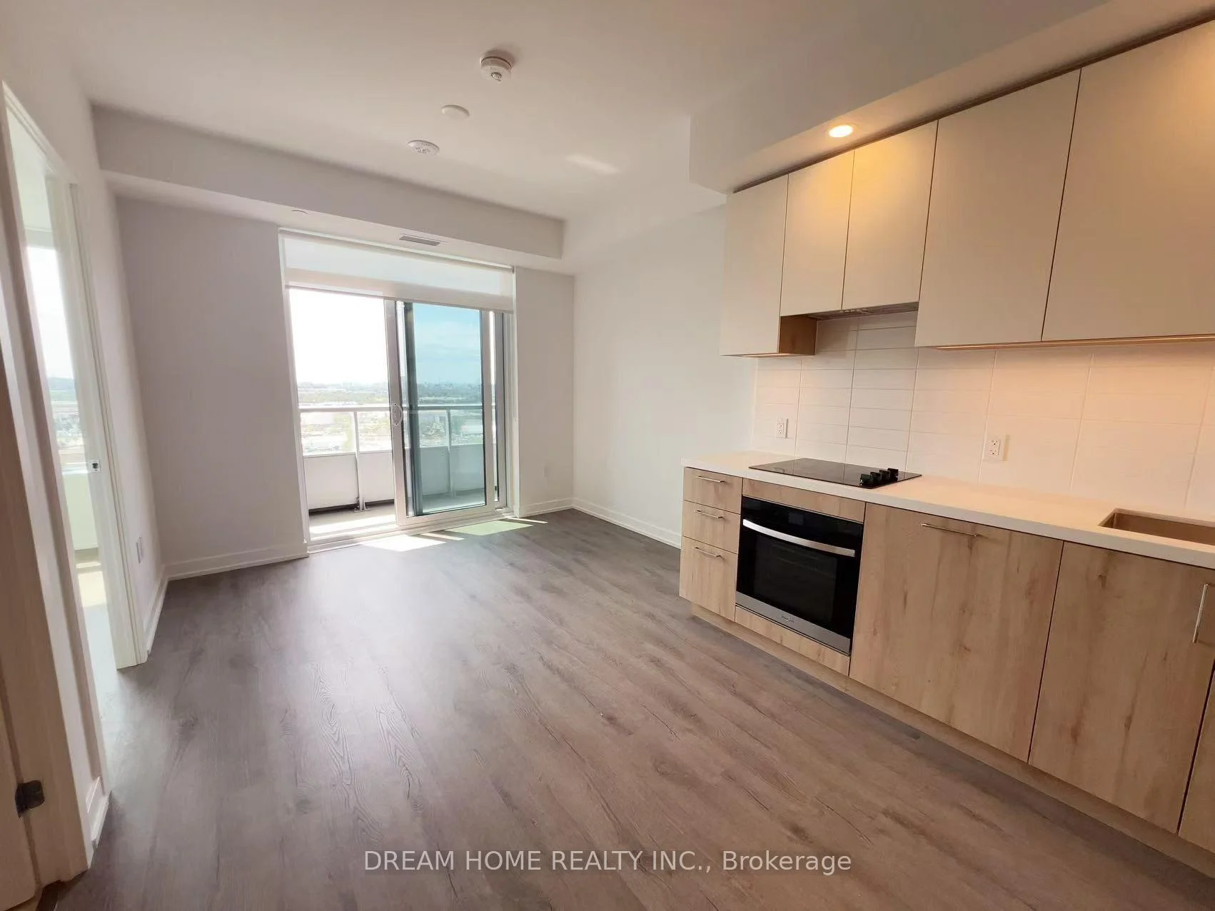 Photo 10 of 21 Meadowdale Road, Vaughan, Concord — HOMEH