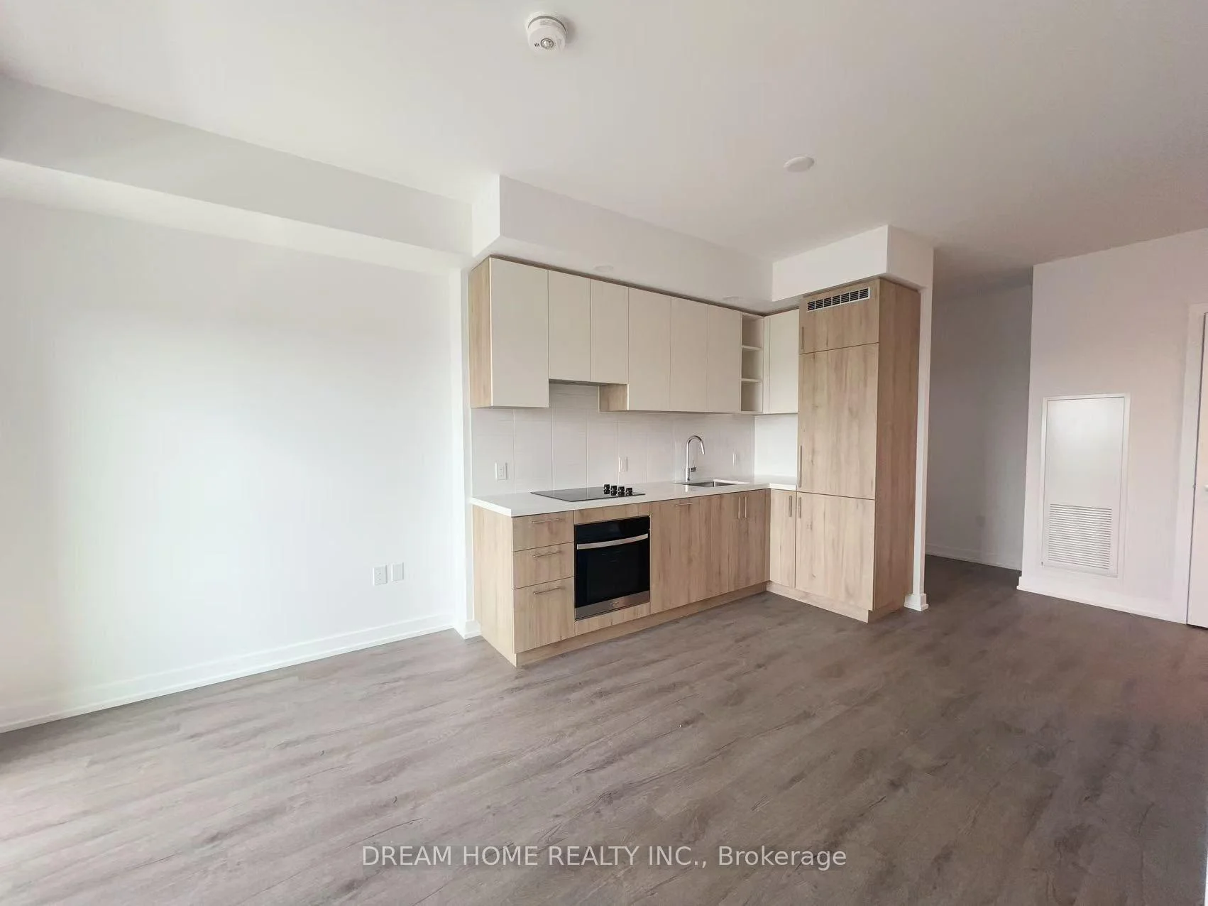Photo 12 of 21 Meadowdale Road, Vaughan, Concord — HOMEH