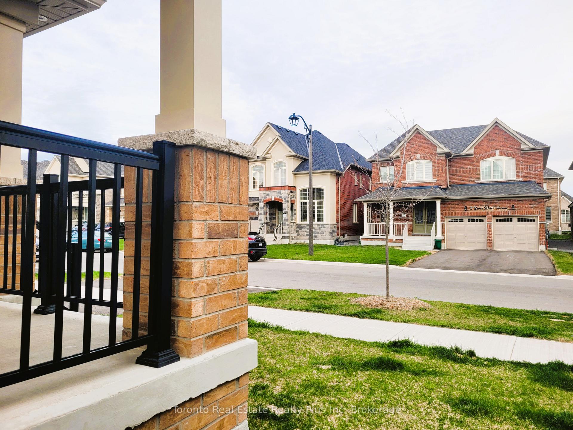 Photo 2 of 4 Bruce Welch Avenue, Georgina, Keswick South — HOMEH