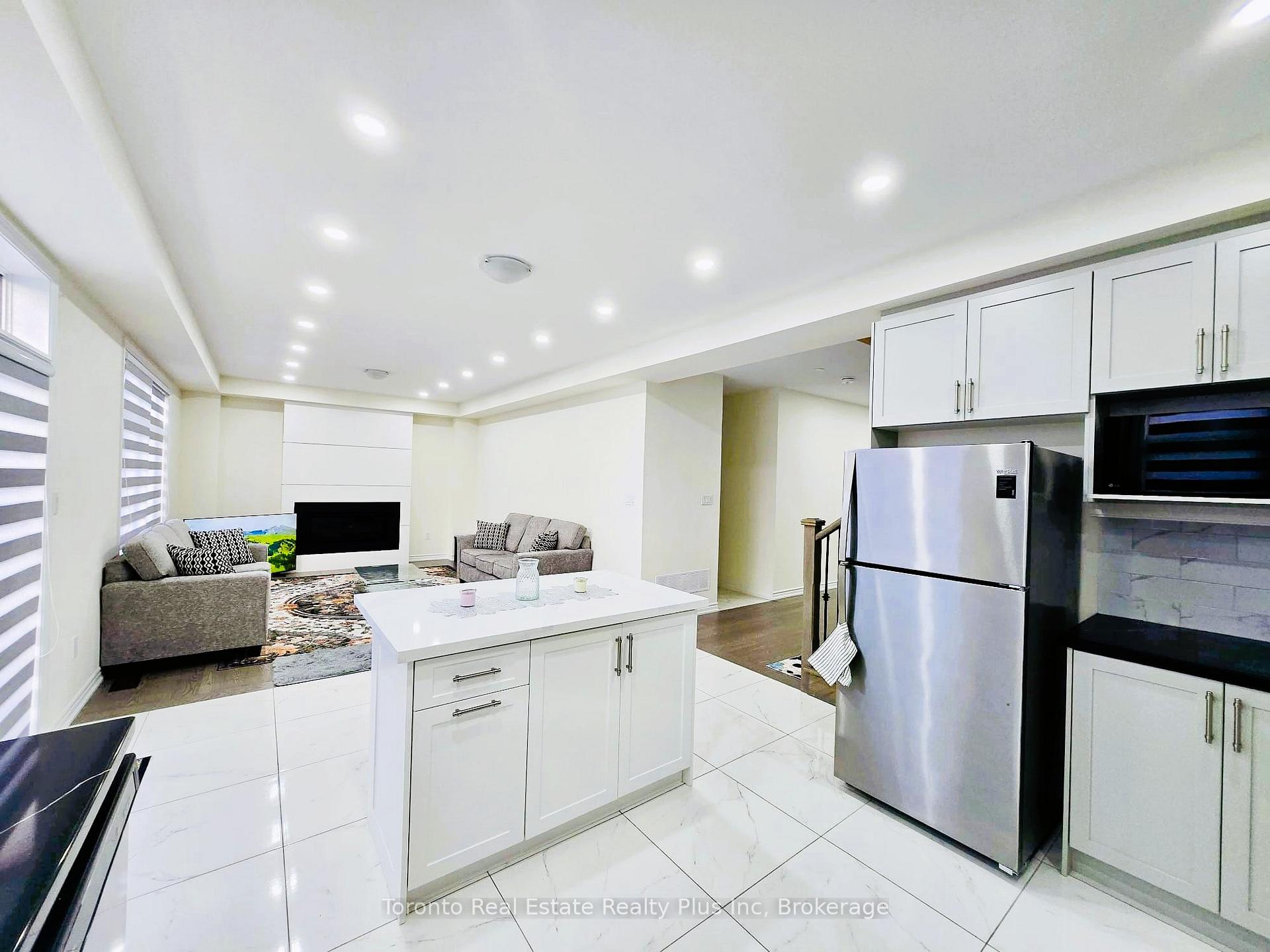 Photo 11 of 4 Bruce Welch Avenue, Georgina, Keswick South — HOMEH