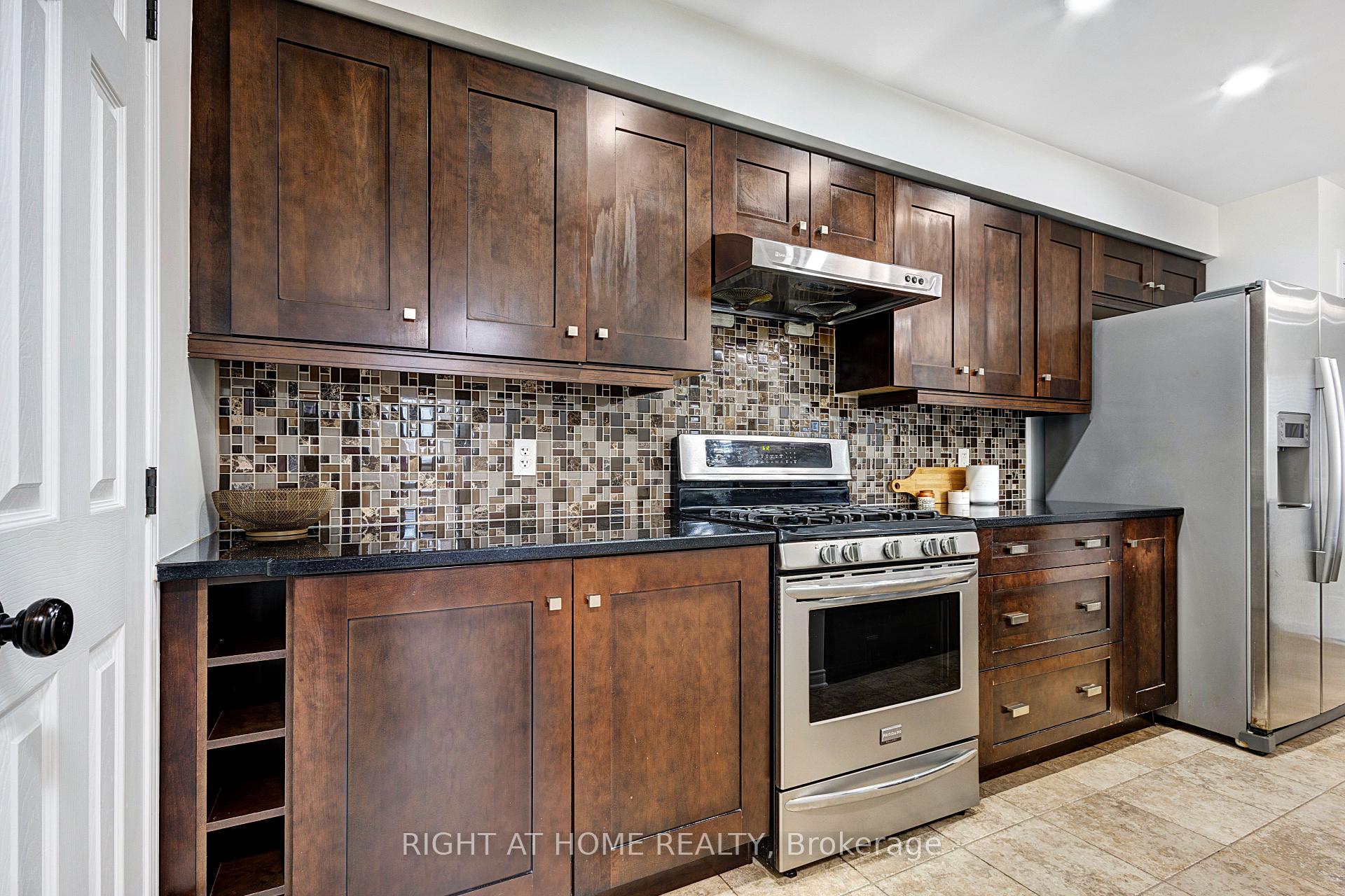 Photo 8 of 188 Patriot Place, Ottawa, Kanata - Emerald Meadows/Trailwest — HOMEH