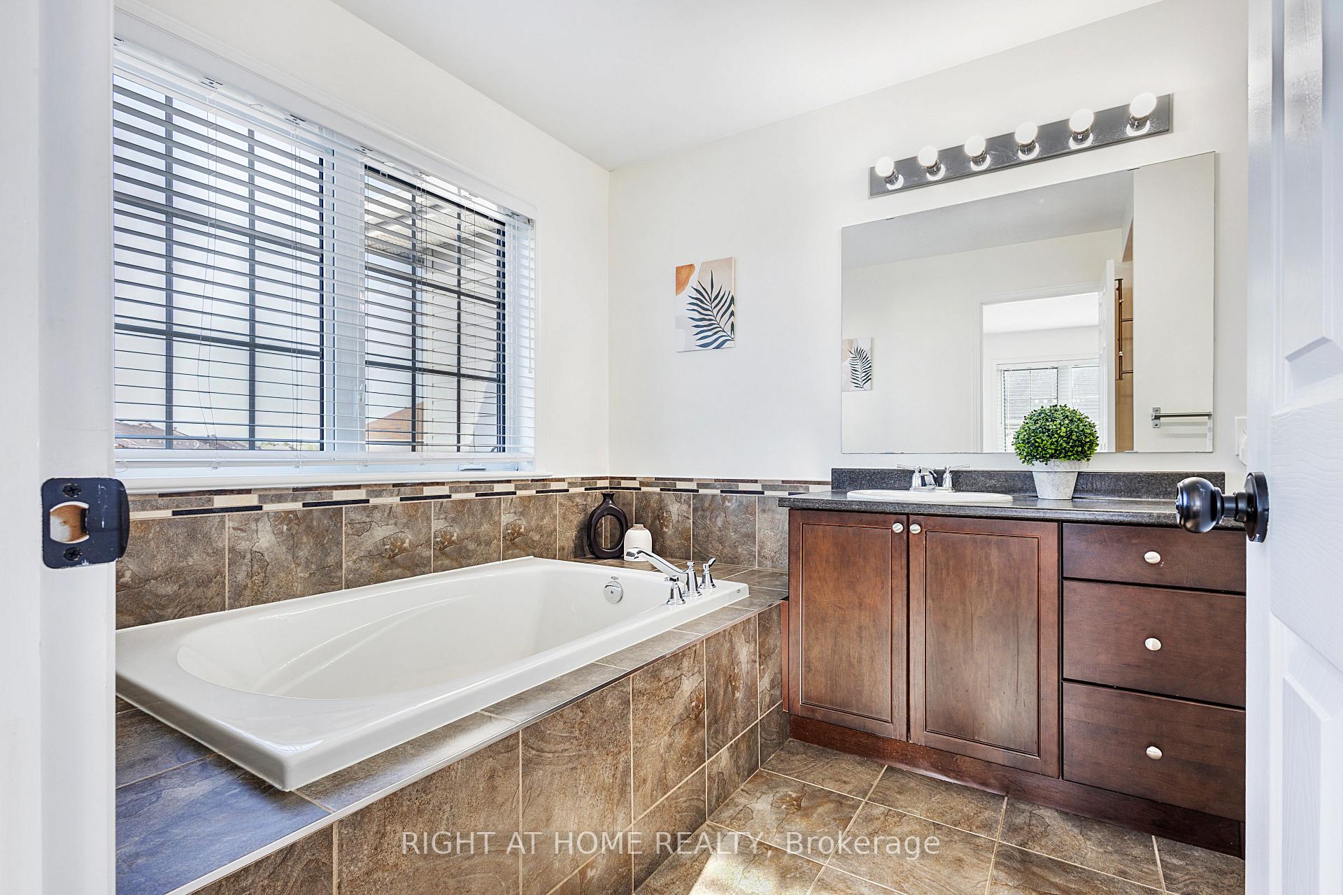 Photo 11 of 188 Patriot Place, Ottawa, Kanata - Emerald Meadows/Trailwest — HOMEH