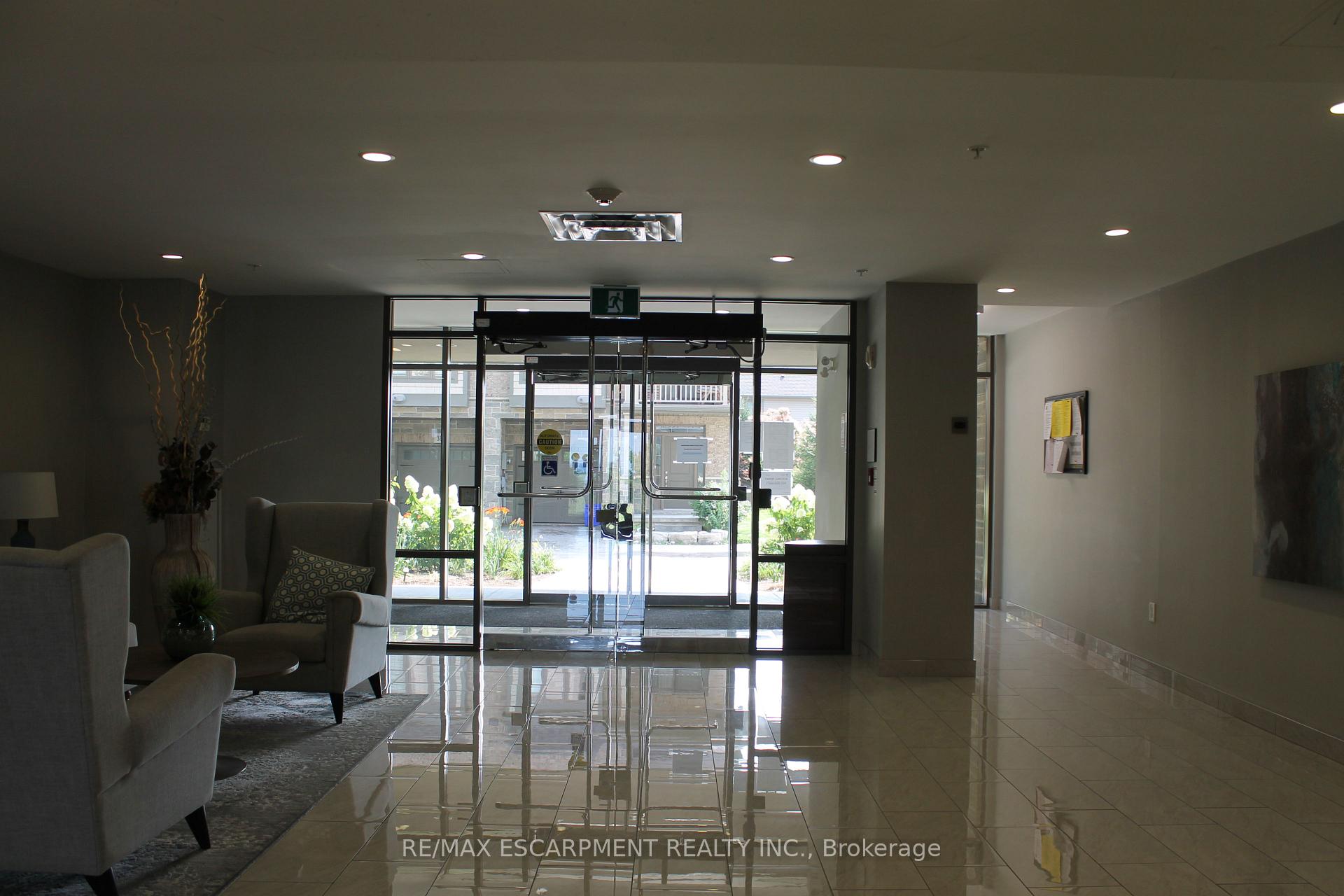 Photo 5 of Unit 316, 35 Southshore Crescent, Hamilton, Stoney Creek — HOMEH