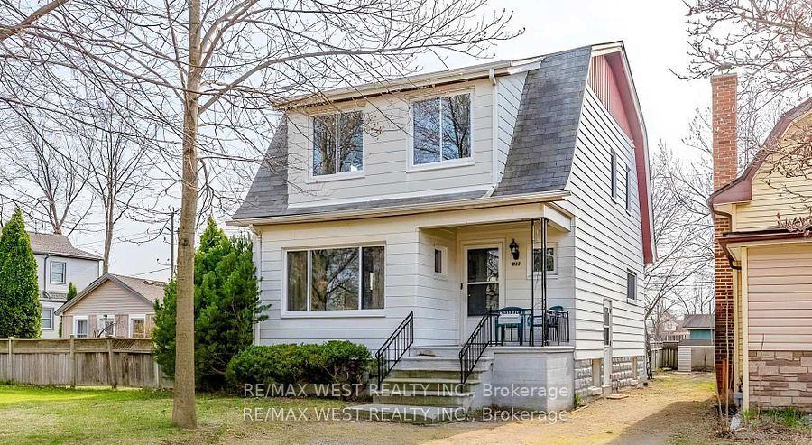 Photo 2 of 959 Westminster Boulevard, Windsor — HOMEH