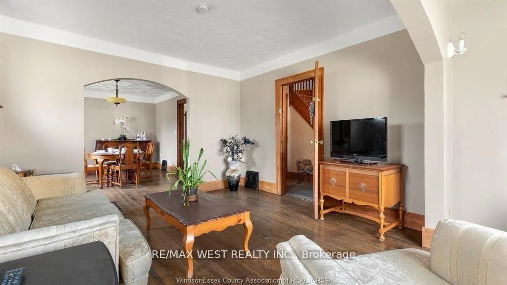 Photo 10 of 959 Westminster Boulevard, Windsor — HOMEH