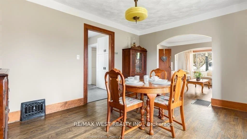 Photo 12 of 959 Westminster Boulevard, Windsor — HOMEH