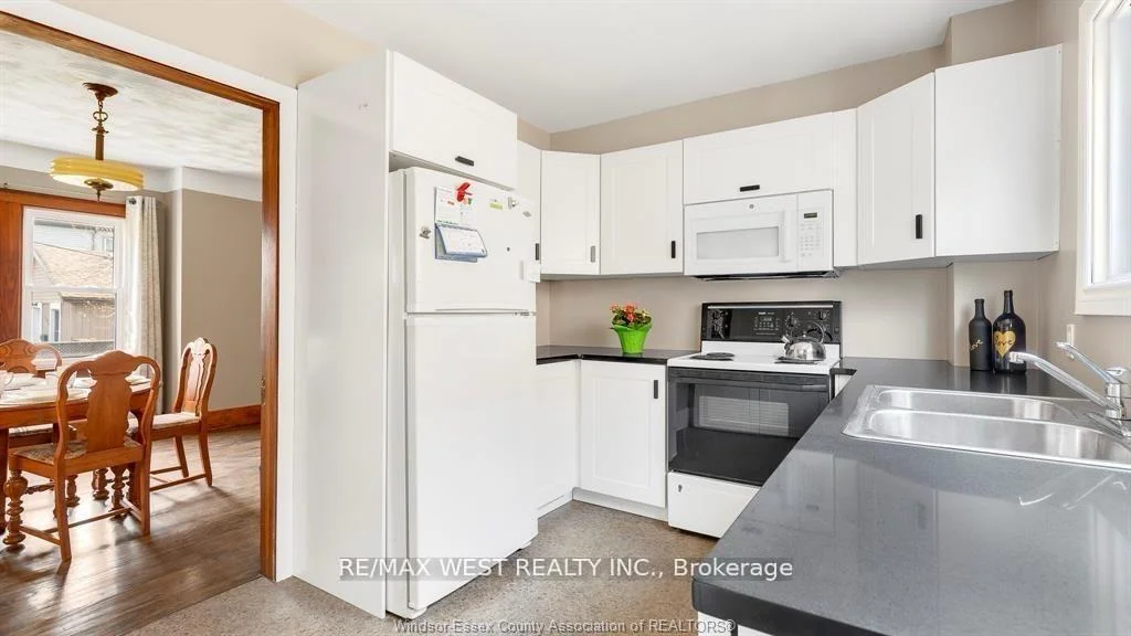Photo 15 of 959 Westminster Boulevard, Windsor — HOMEH