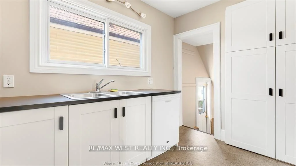 Photo 16 of 959 Westminster Boulevard, Windsor — HOMEH