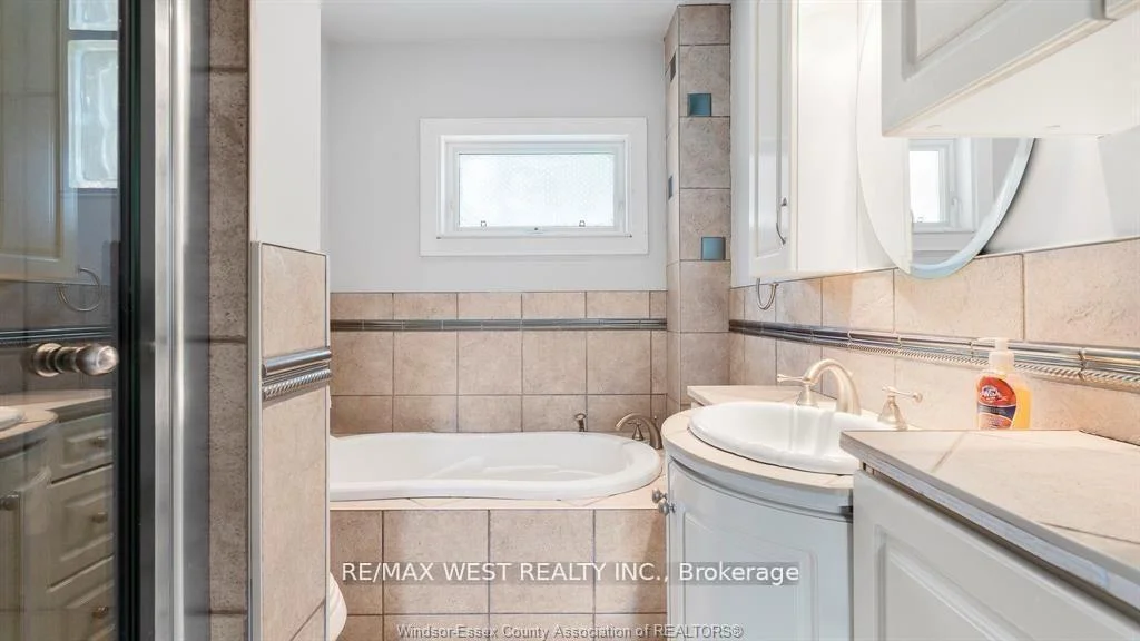 Photo 21 of 959 Westminster Boulevard, Windsor — HOMEH