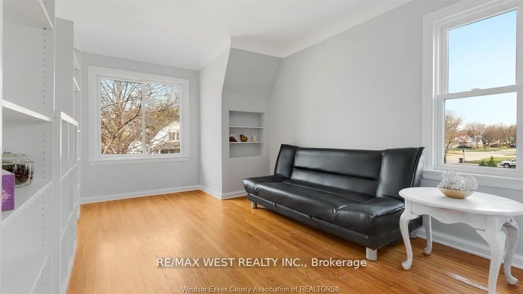 Photo 23 of 959 Westminster Boulevard, Windsor — HOMEH