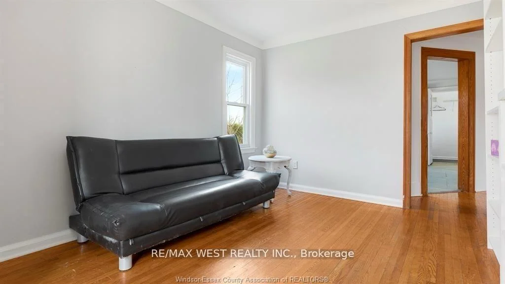 Photo 25 of 959 Westminster Boulevard, Windsor — HOMEH