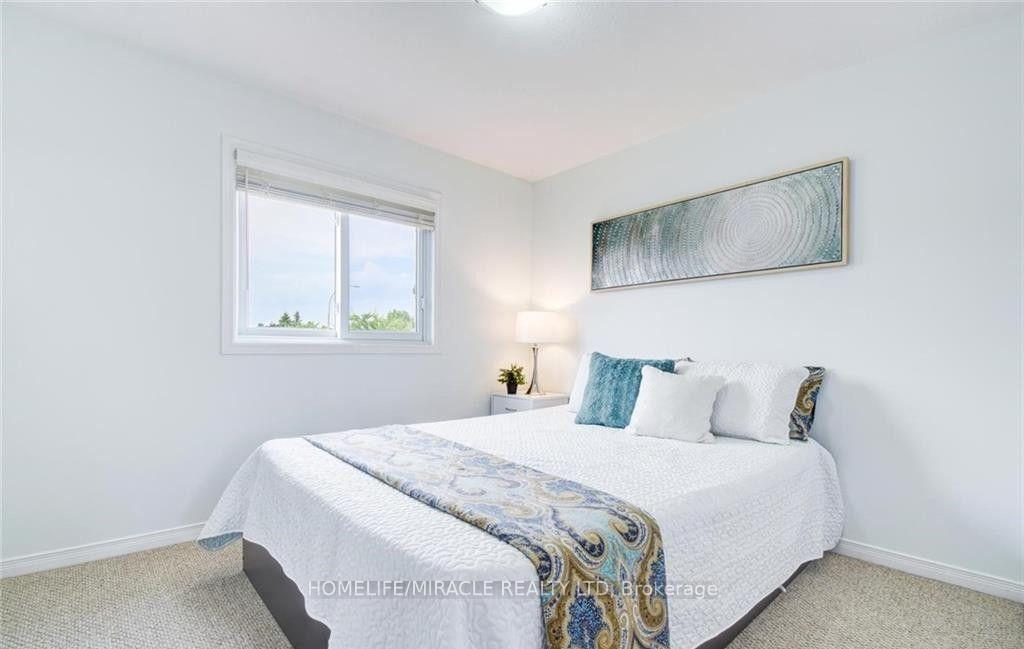 Photo 5 of 501 Highbrook Court, Kitchener, Laurentian Hills/Country Hills W — HOMEH