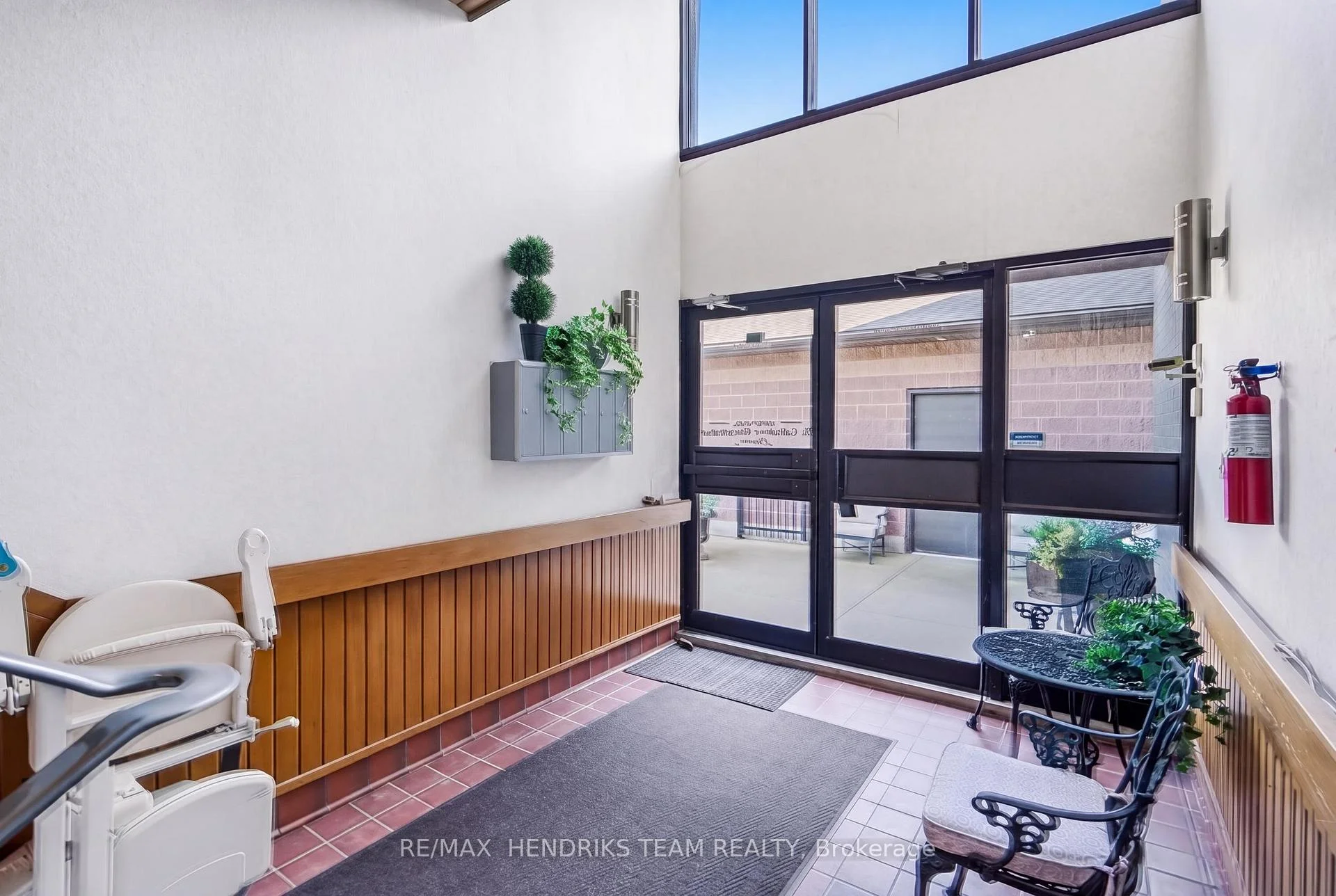 Photo 4 of Unit 2B, 320 Vine Street, St. Catharines, Carlton/Bunting — HOMEH