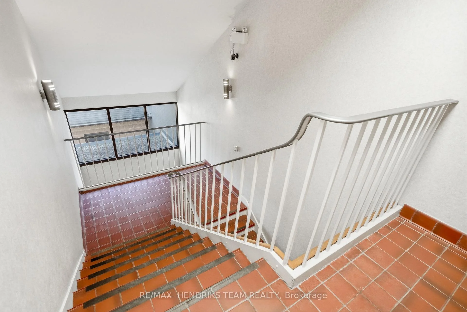 Photo 7 of Unit 2B, 320 Vine Street, St. Catharines, Carlton/Bunting — HOMEH