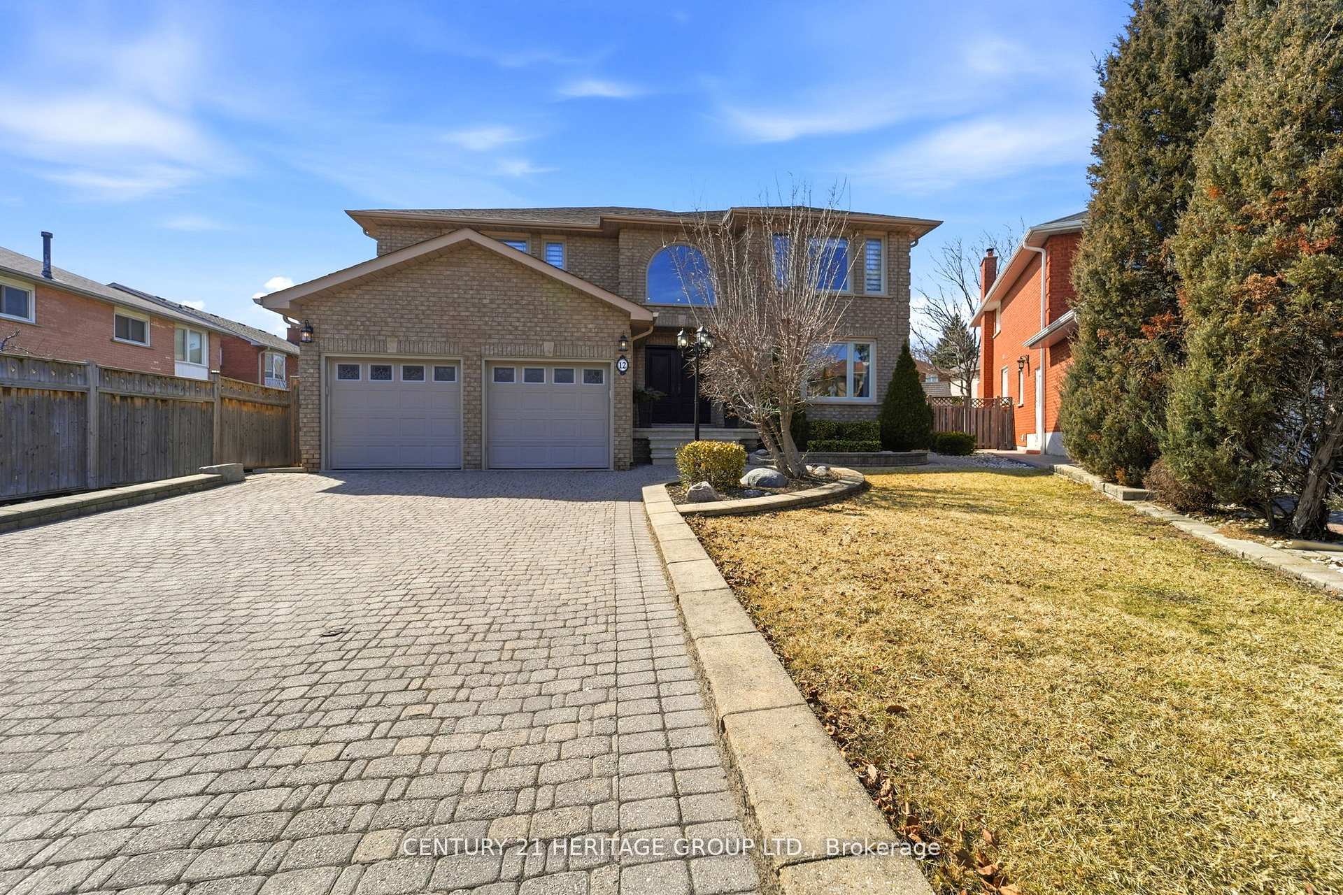 Photo 2 of 12 Lavinio Court, Vaughan, Maple — HOMEH