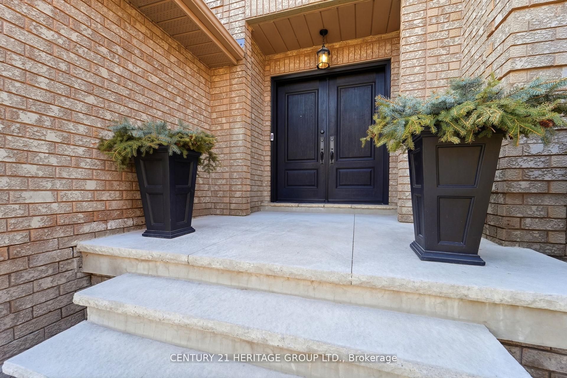 Photo 6 of 12 Lavinio Court, Vaughan, Maple — HOMEH