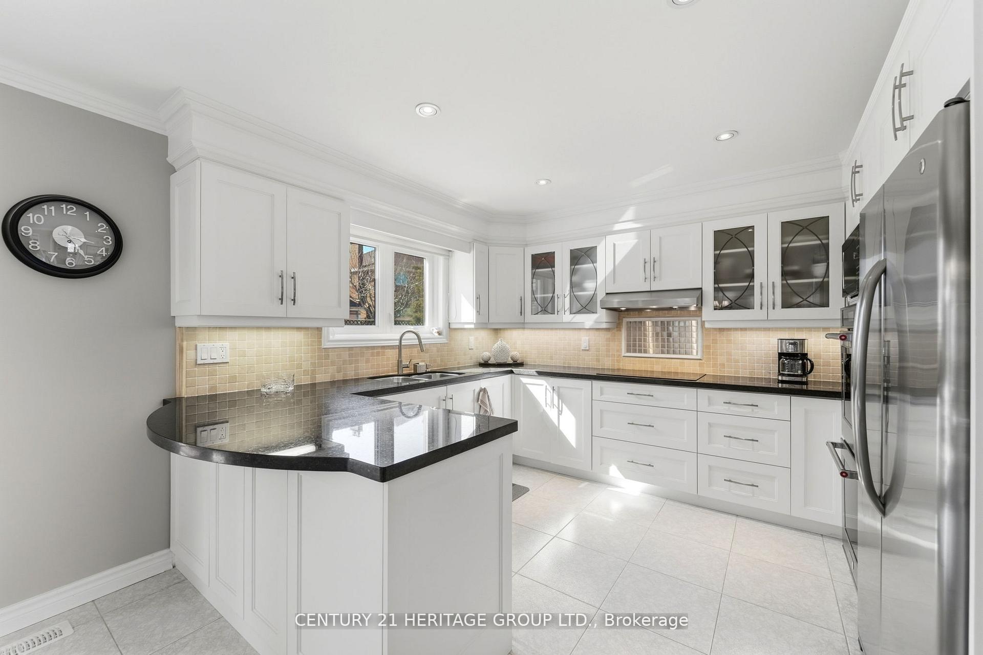 Photo 13 of 12 Lavinio Court, Vaughan, Maple — HOMEH